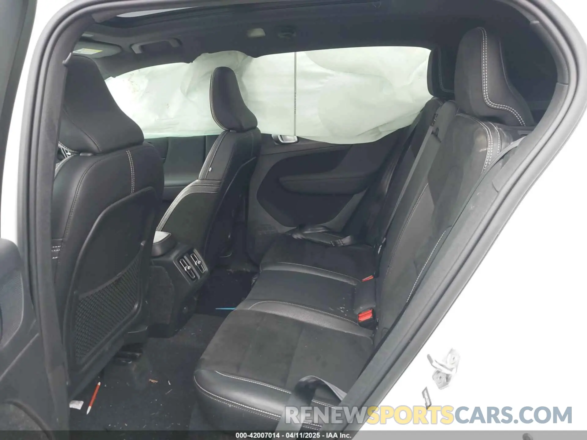 8 fotografías del automóvil dañado YV4162UM1L2337682 VOLVO XC40 2020