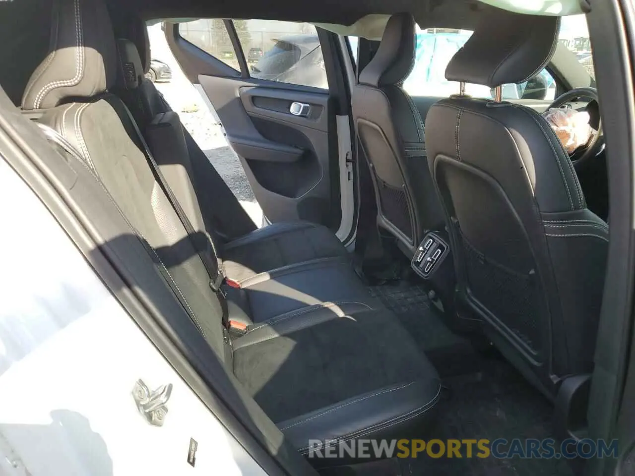 10 fotografías del automóvil dañado YV4162UM2L2280957 VOLVO XC40 2020