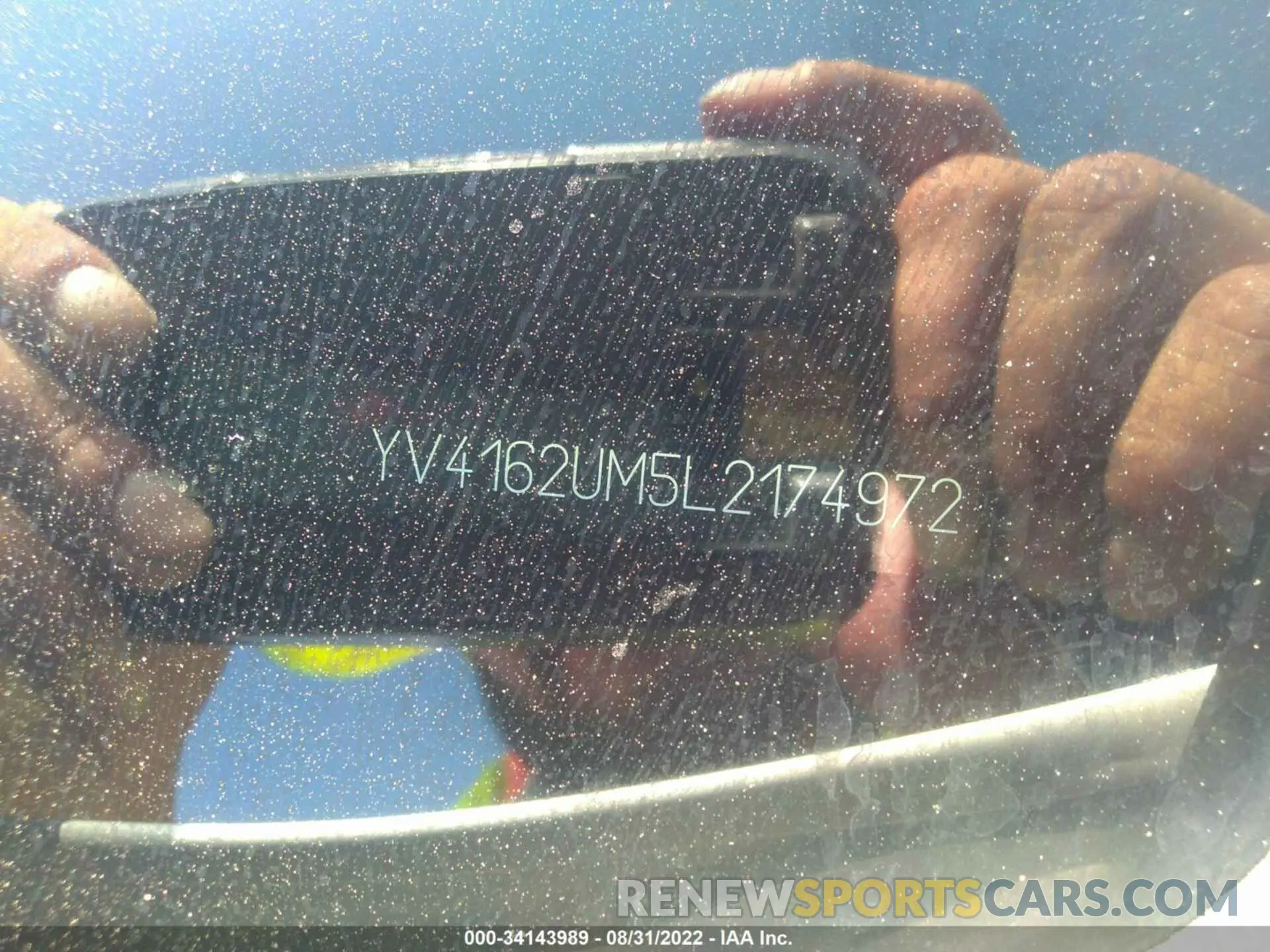 9 fotografías del automóvil dañado YV4162UM5L2174972 VOLVO XC40 2020