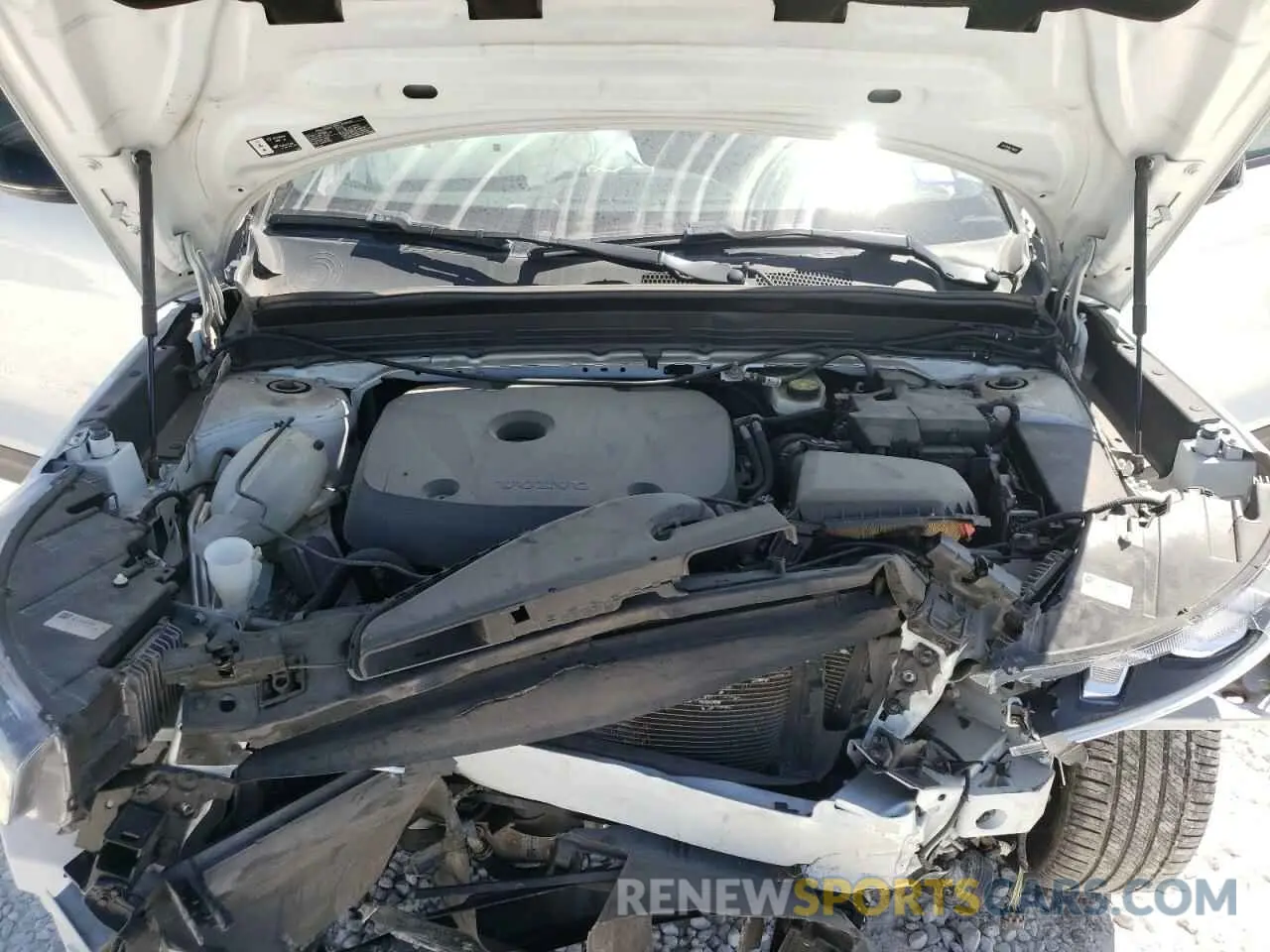 7 fotografías del automóvil dañado YV4162UM5L2198186 VOLVO XC40 2020