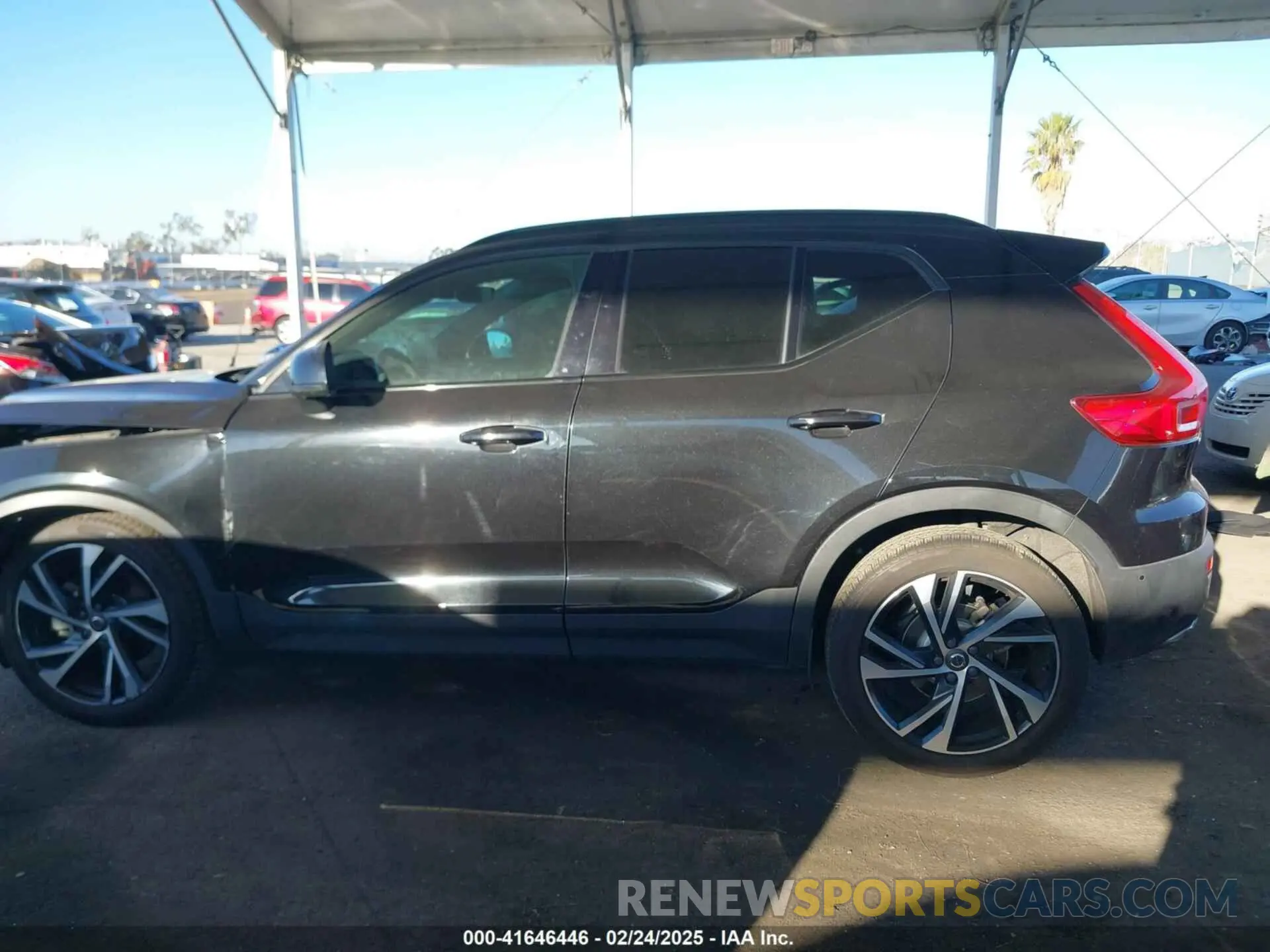 14 fotografías del automóvil dañado YV4162UM6L2224973 VOLVO XC40 2020