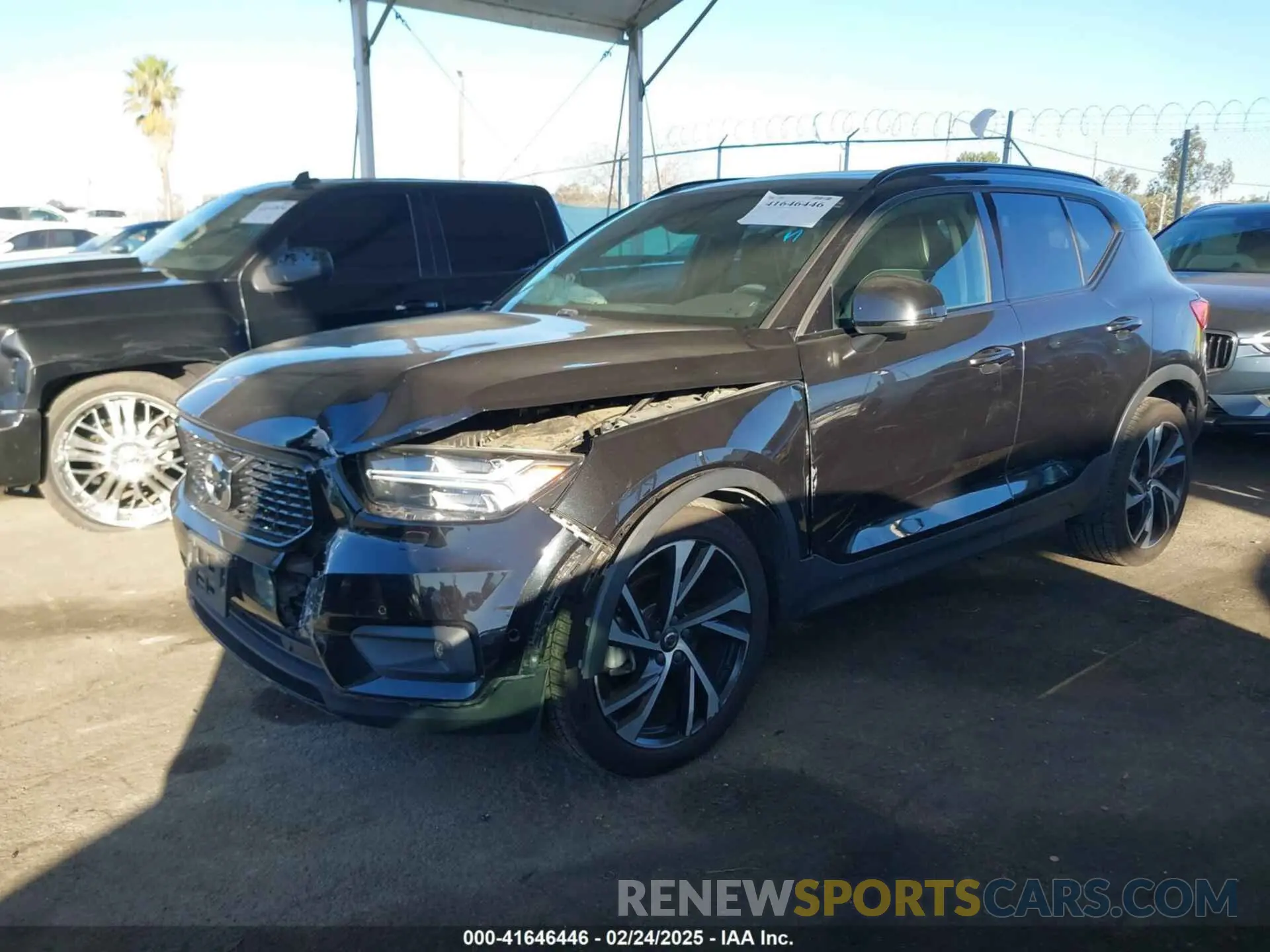2 fotografías del automóvil dañado YV4162UM6L2224973 VOLVO XC40 2020