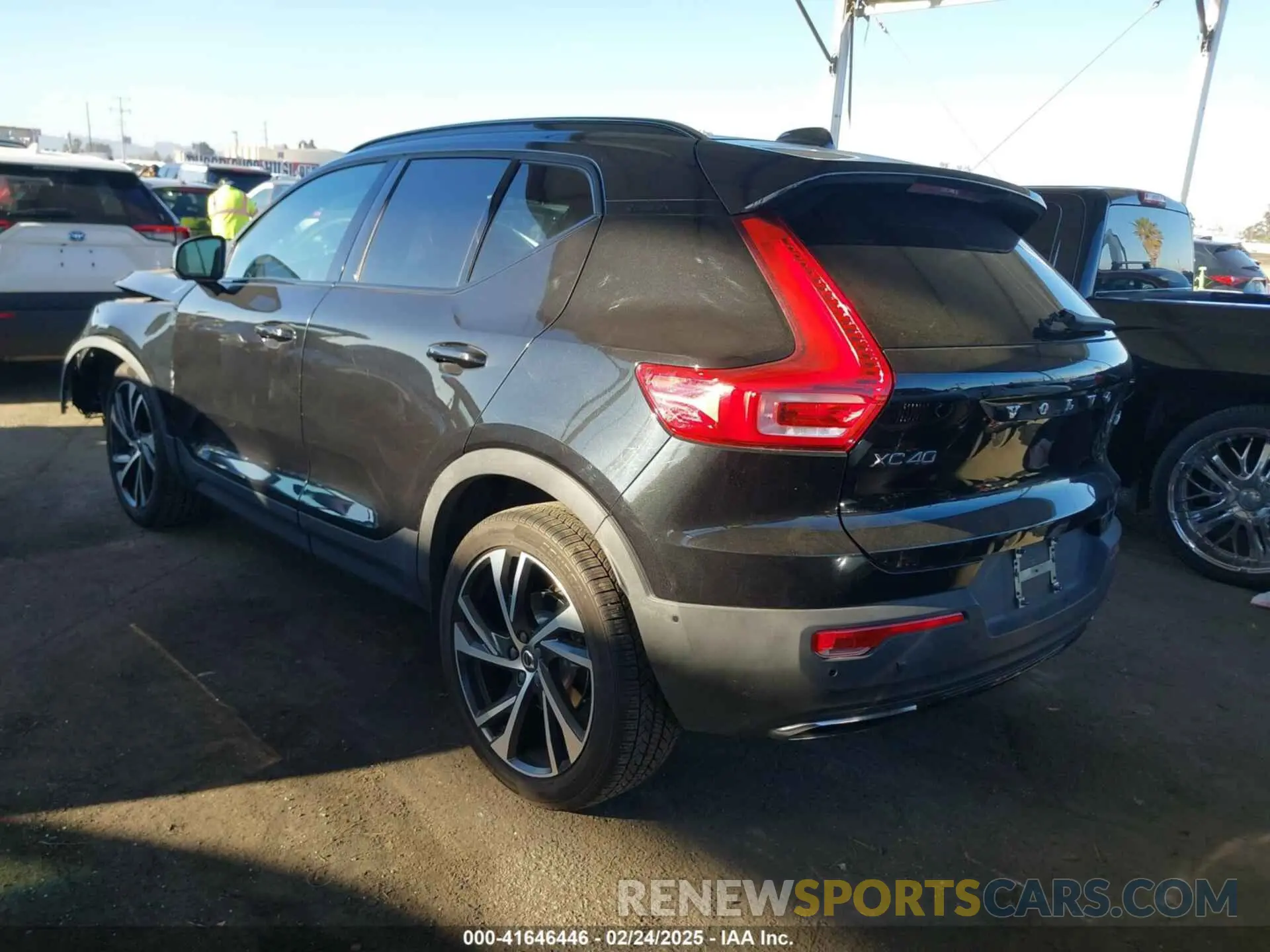 3 fotografías del automóvil dañado YV4162UM6L2224973 VOLVO XC40 2020