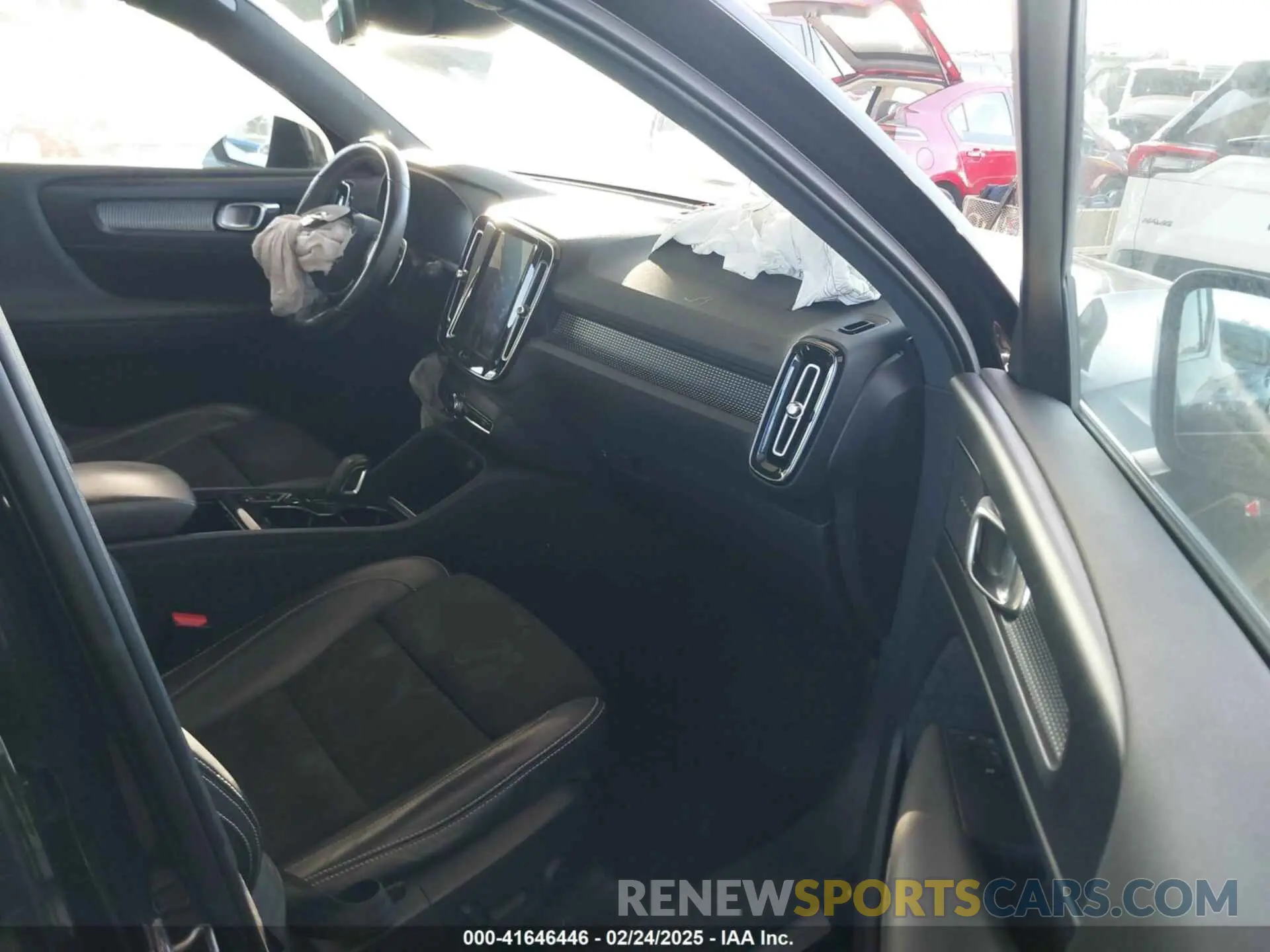 5 fotografías del automóvil dañado YV4162UM6L2224973 VOLVO XC40 2020