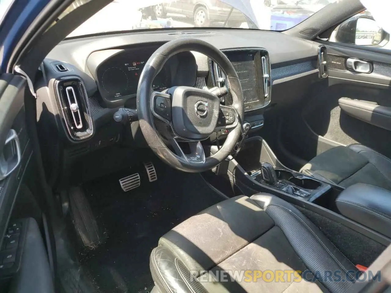 8 fotografías del automóvil dañado YV4162UM8L2190096 VOLVO XC40 2020