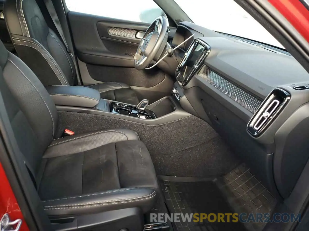 5 fotografías del automóvil dañado YV4162UM8L2325240 VOLVO XC40 2020