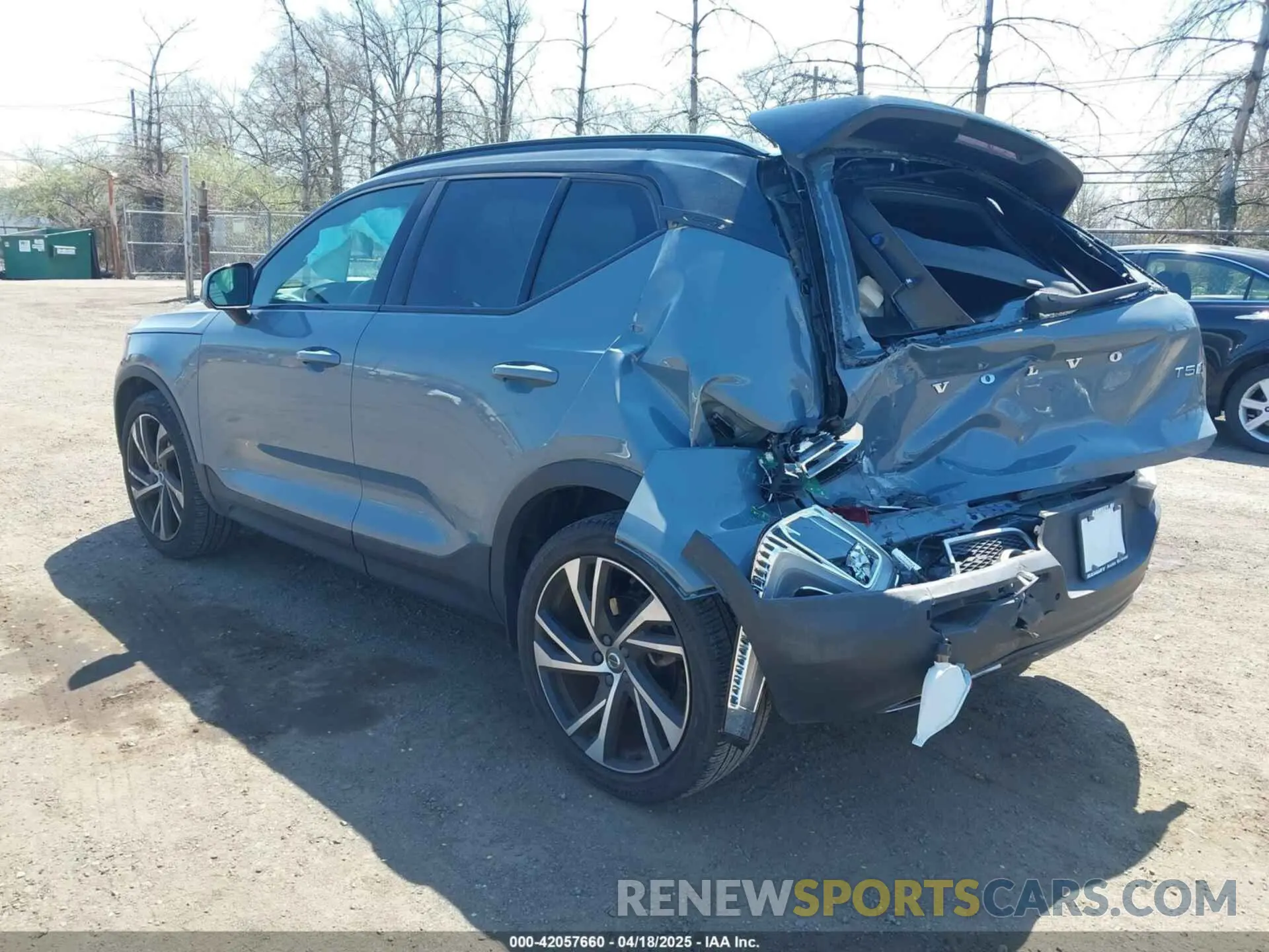 3 fotografías del automóvil dañado YV4162UM9L2348168 VOLVO XC40 2020