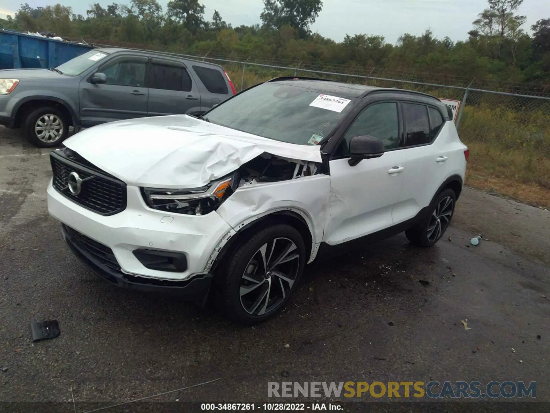 2 fotografías del automóvil dañado YV4162UMXL2227701 VOLVO XC40 2020