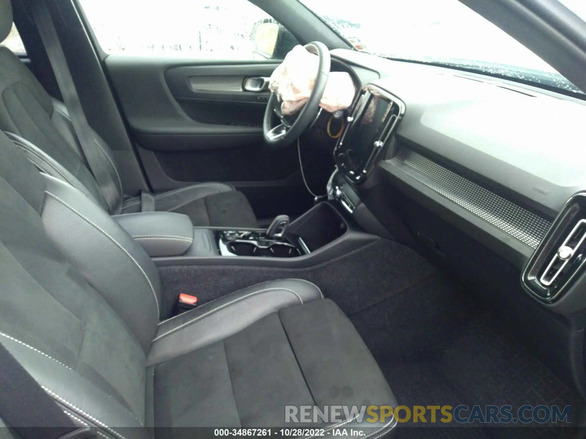5 fotografías del automóvil dañado YV4162UMXL2227701 VOLVO XC40 2020