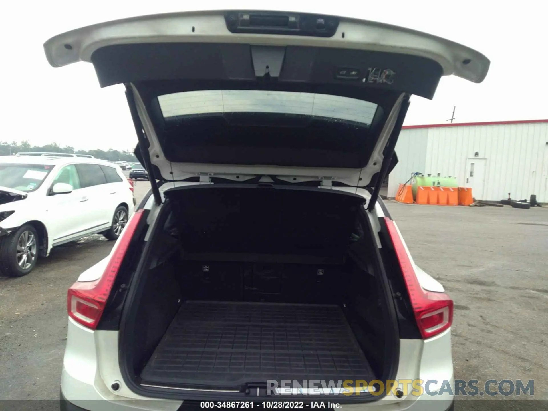 8 fotografías del automóvil dañado YV4162UMXL2227701 VOLVO XC40 2020