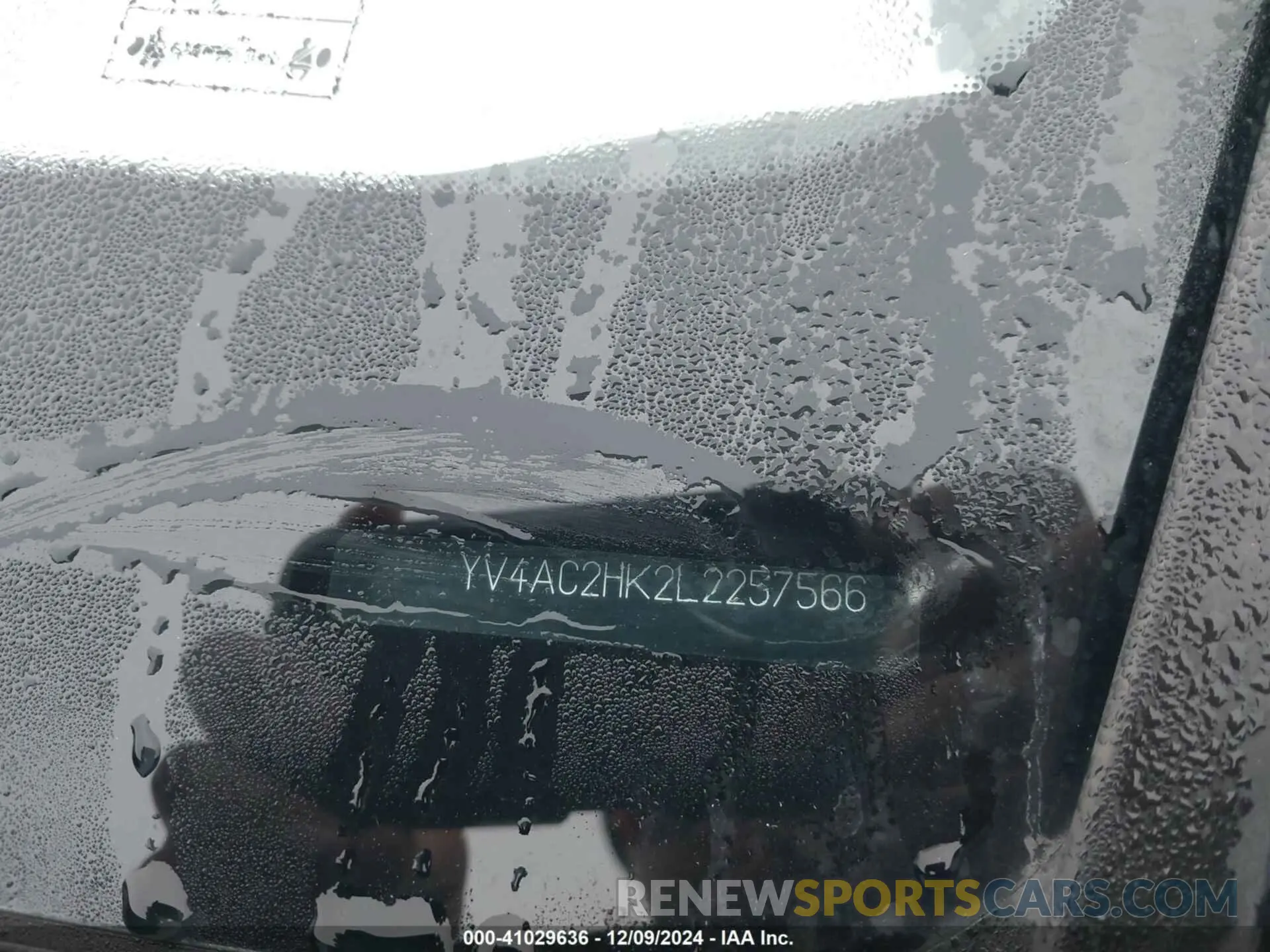 18 fotografías del automóvil dañado YV4AC2HK2L2257566 VOLVO XC40 2020