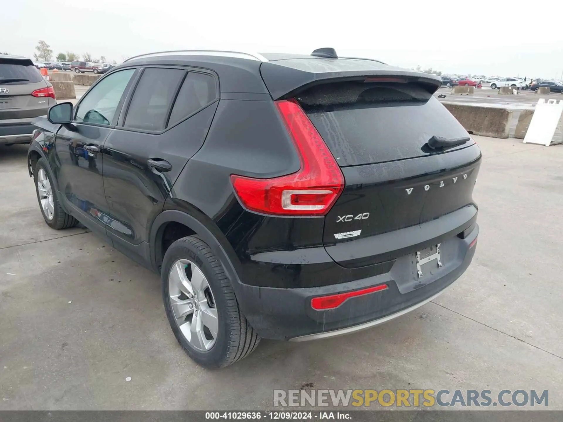 3 fotografías del automóvil dañado YV4AC2HK2L2257566 VOLVO XC40 2020