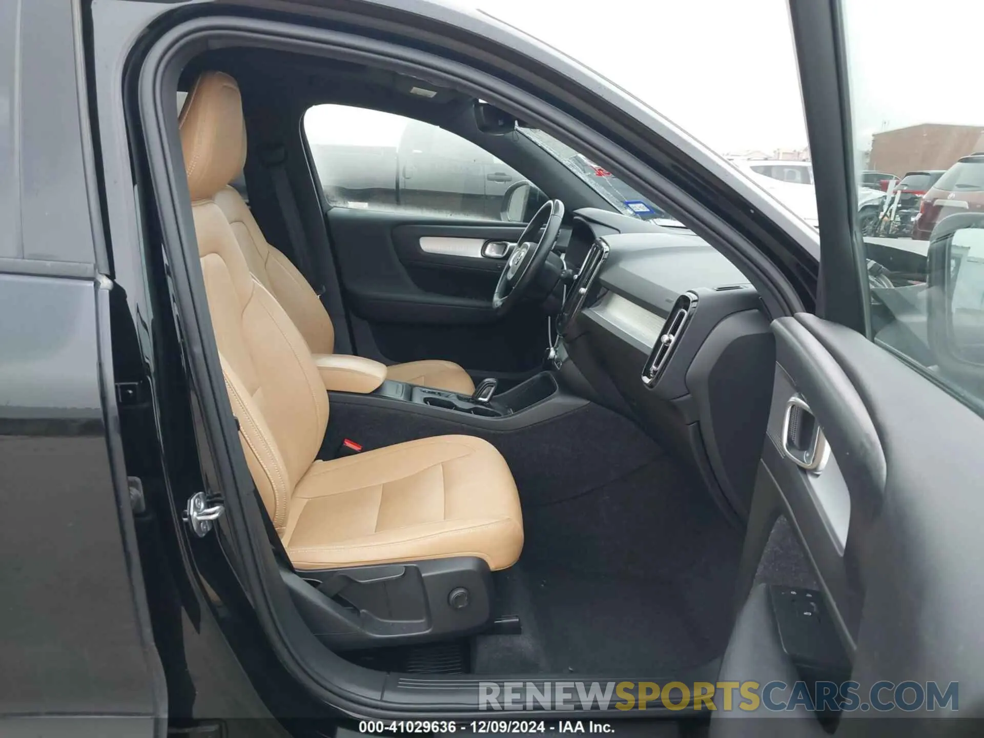 5 fotografías del automóvil dañado YV4AC2HK2L2257566 VOLVO XC40 2020