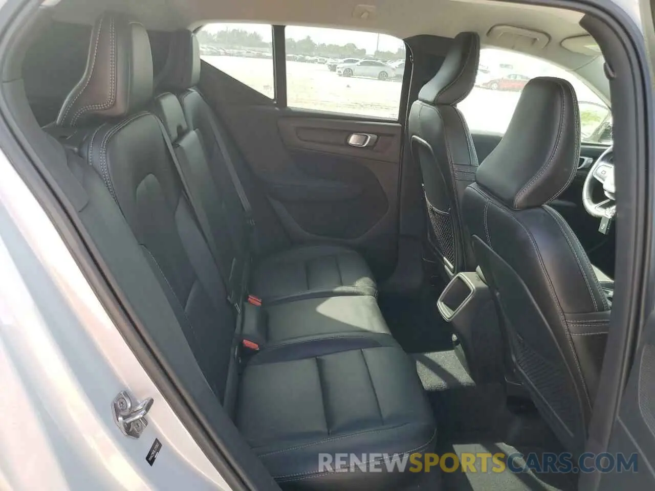 11 fotografías del automóvil dañado YV4AC2HK8L2252033 VOLVO XC40 2020