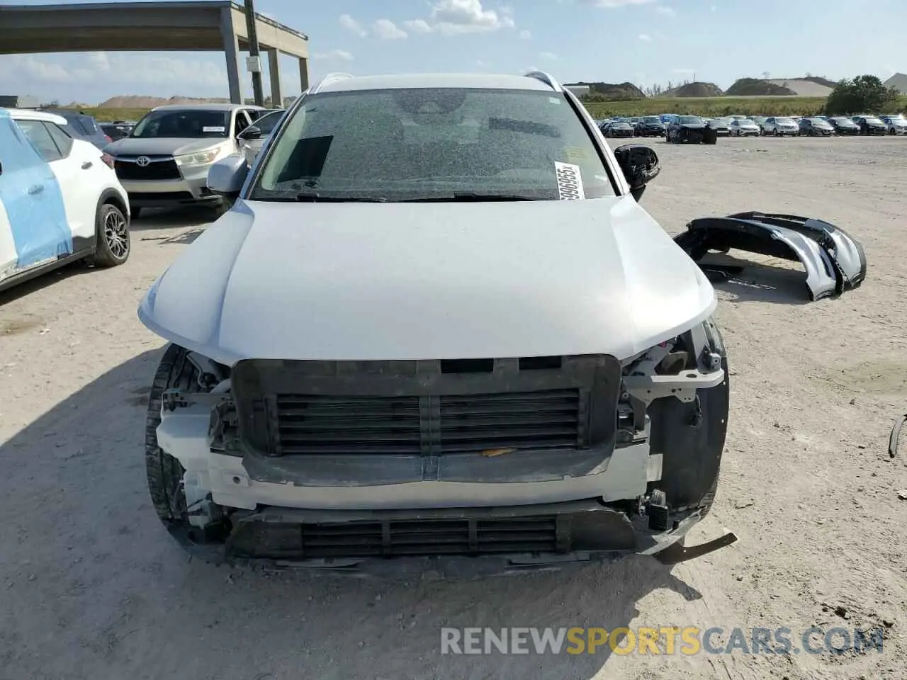 5 fotografías del automóvil dañado YV4AC2HK8L2252033 VOLVO XC40 2020