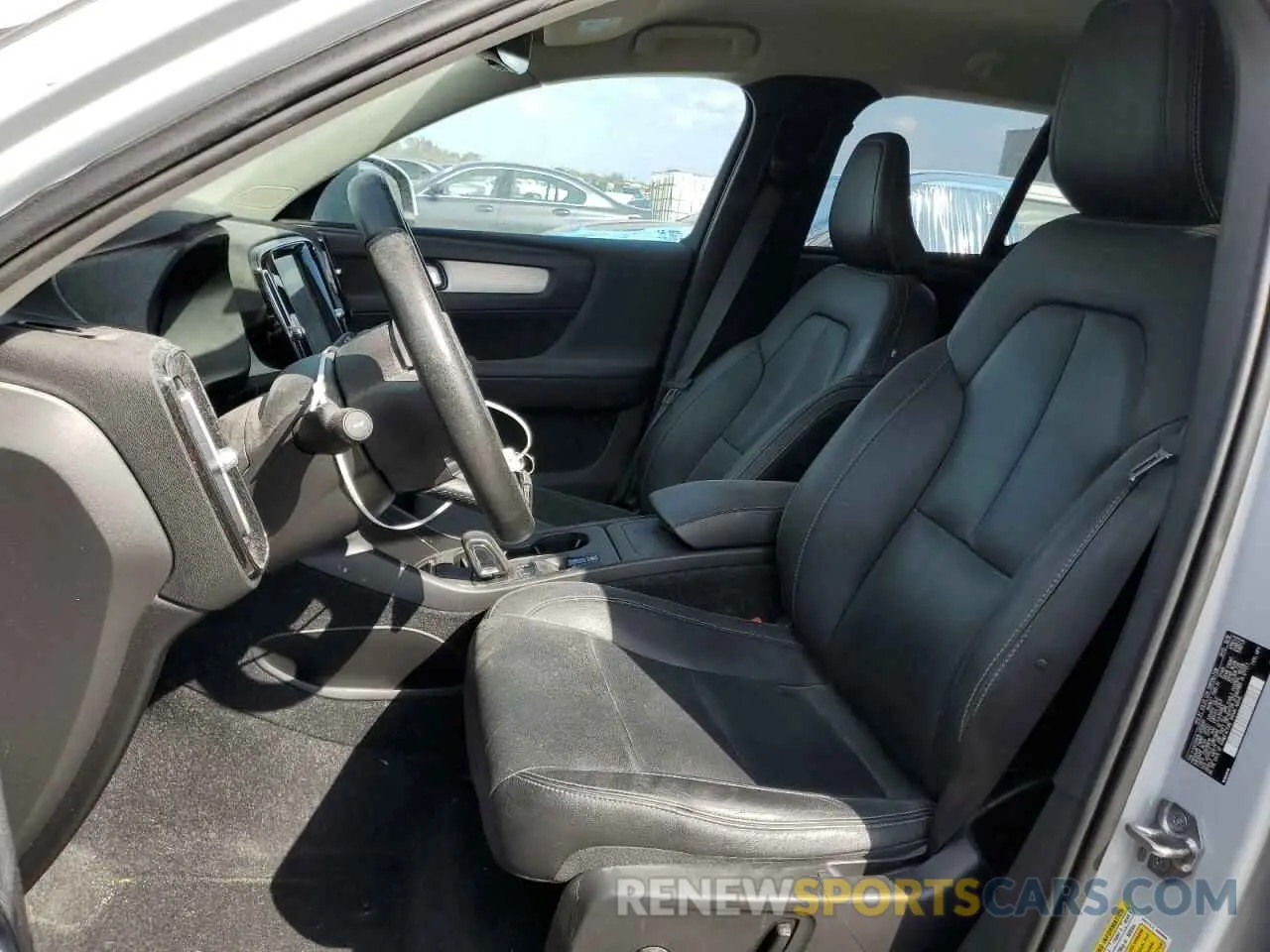 7 fotografías del automóvil dañado YV4AC2HK8L2252033 VOLVO XC40 2020