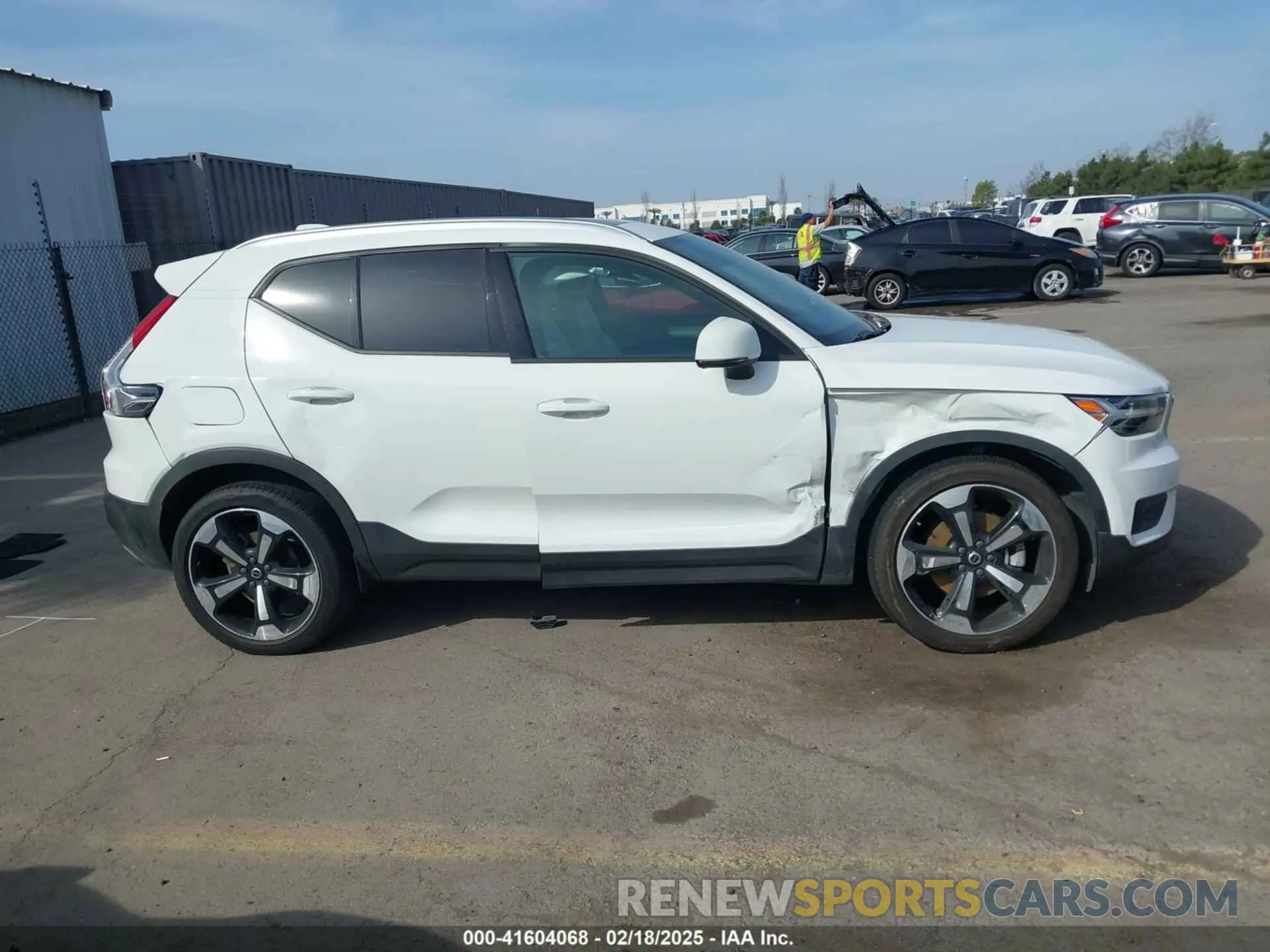 12 fotografías del automóvil dañado YV4AC2HK9L2206453 VOLVO XC40 2020