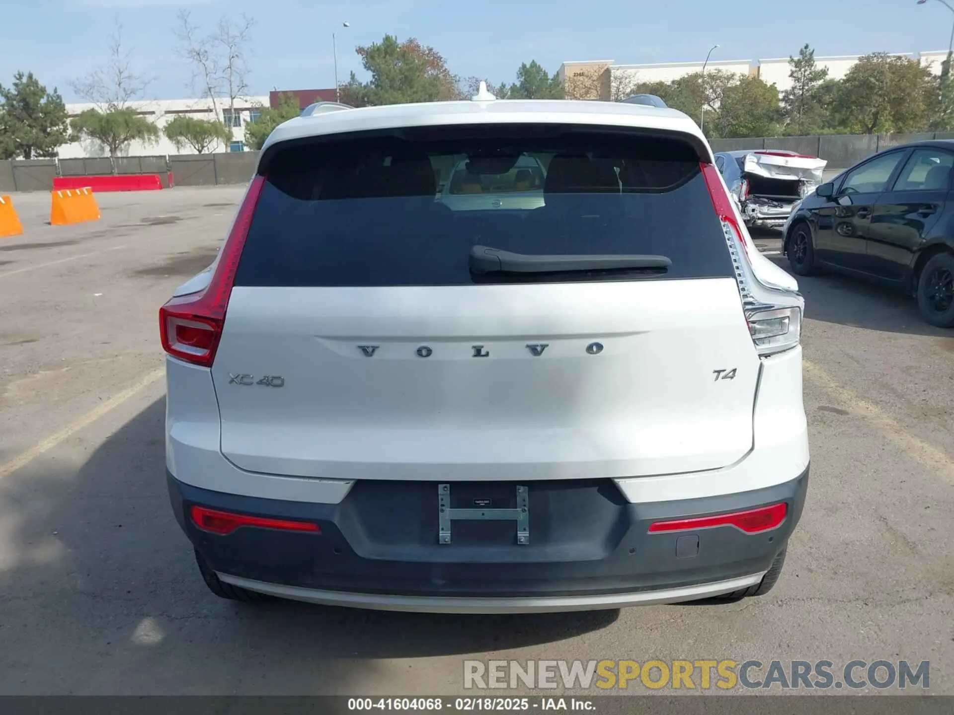 15 fotografías del automóvil dañado YV4AC2HK9L2206453 VOLVO XC40 2020