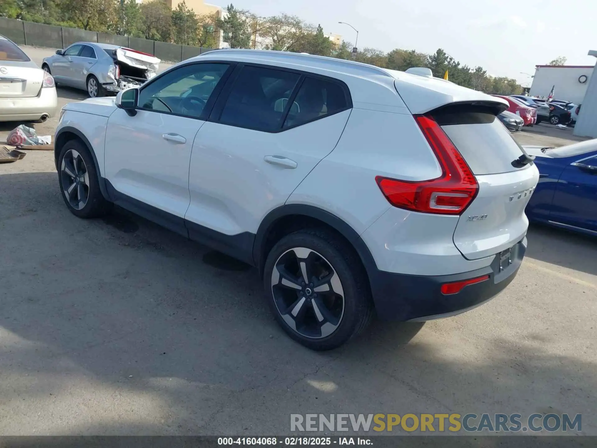 3 fotografías del automóvil dañado YV4AC2HK9L2206453 VOLVO XC40 2020