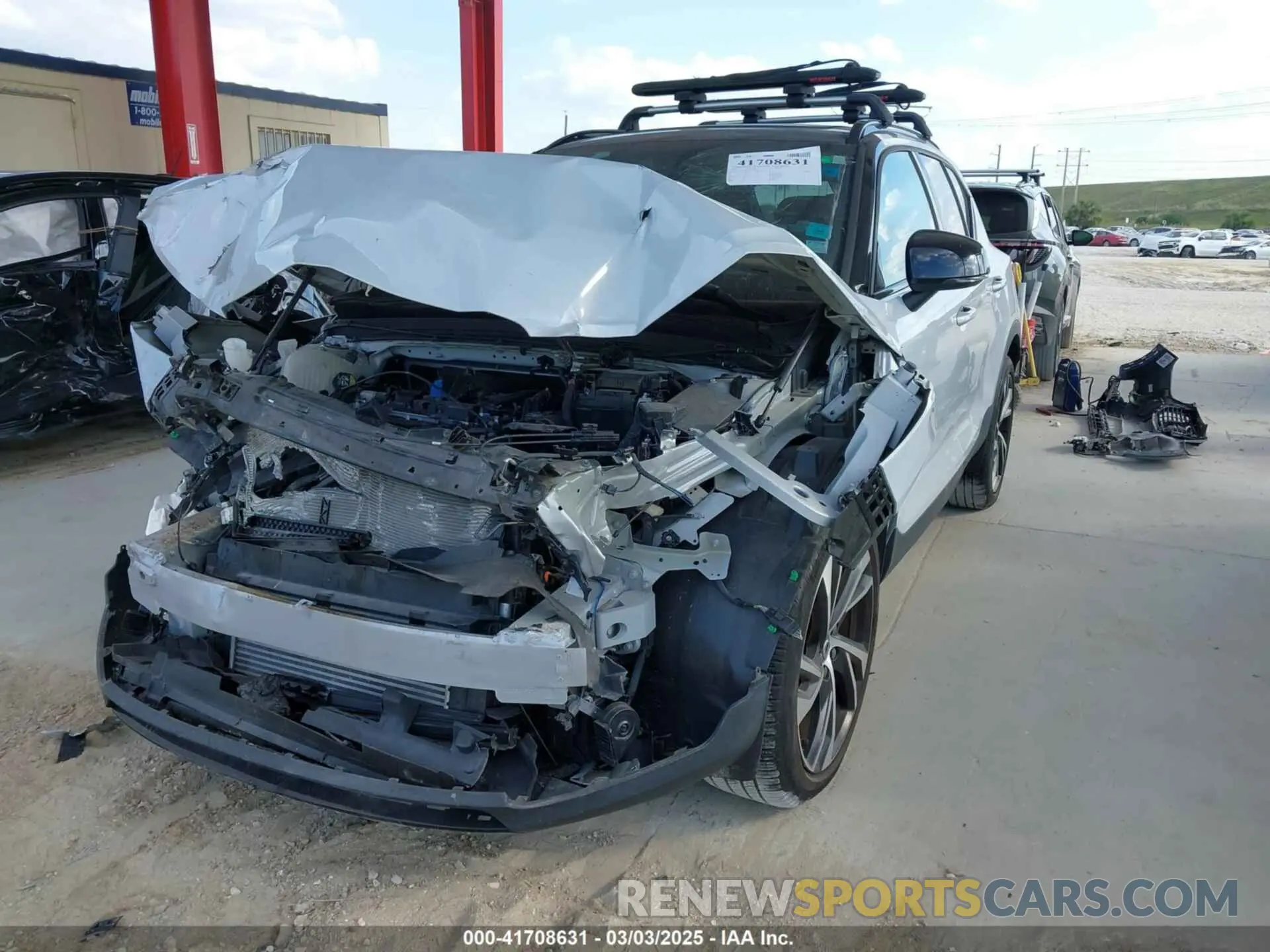 2 fotografías del automóvil dañado YV4AC2HM9L2254343 VOLVO XC40 2020