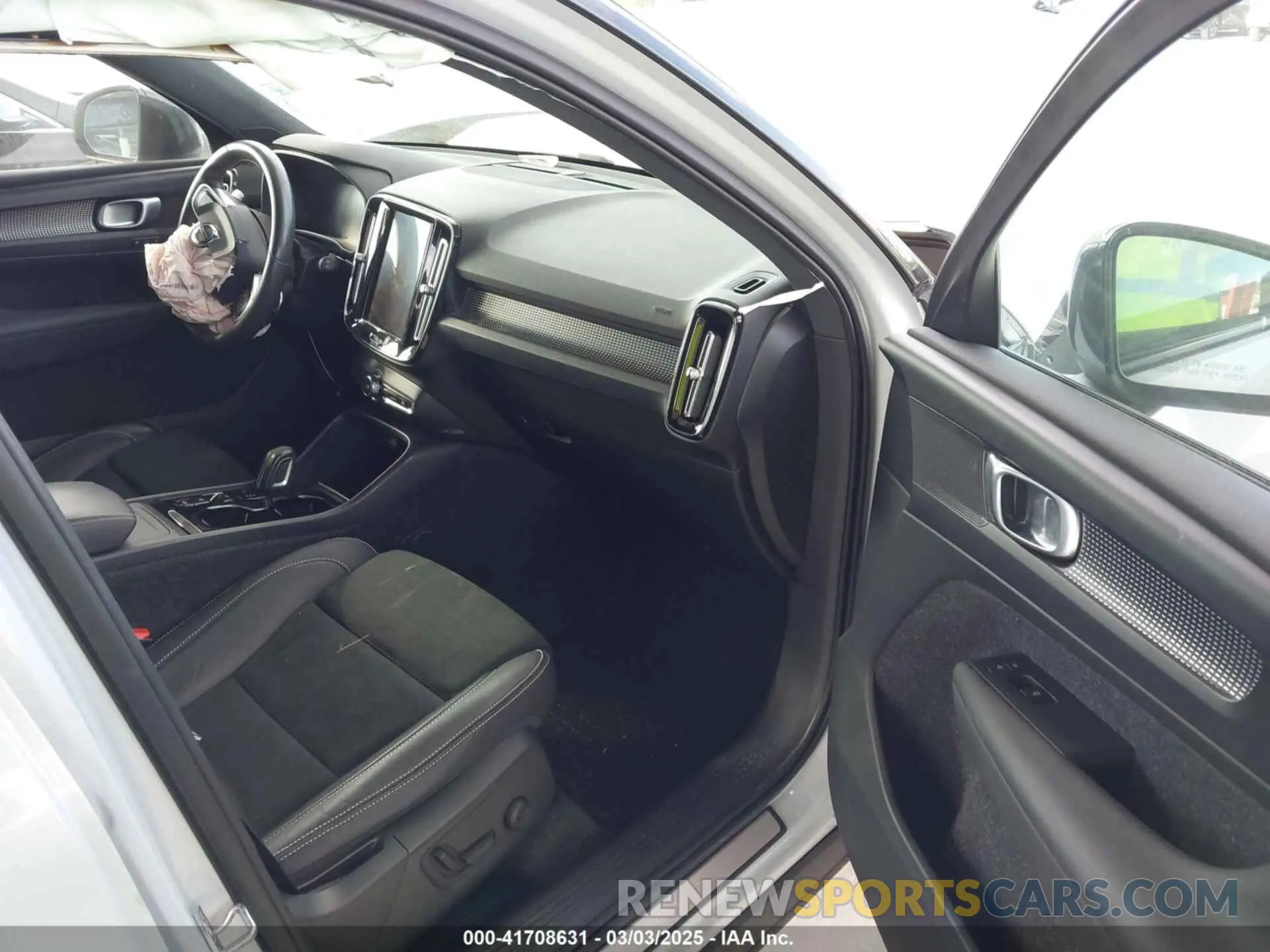 5 fotografías del automóvil dañado YV4AC2HM9L2254343 VOLVO XC40 2020