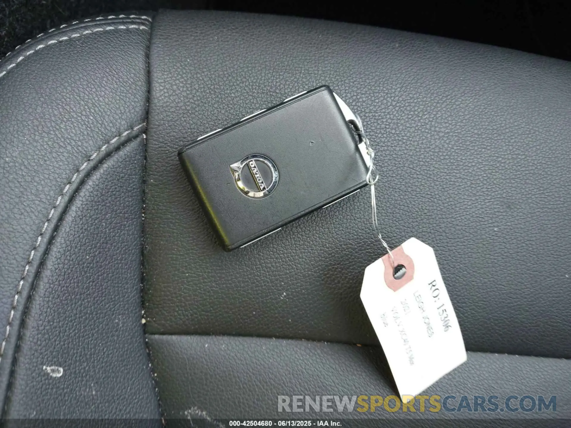 11 fotografías del automóvil dañado YV4162UK1M2464500 VOLVO XC40 2021