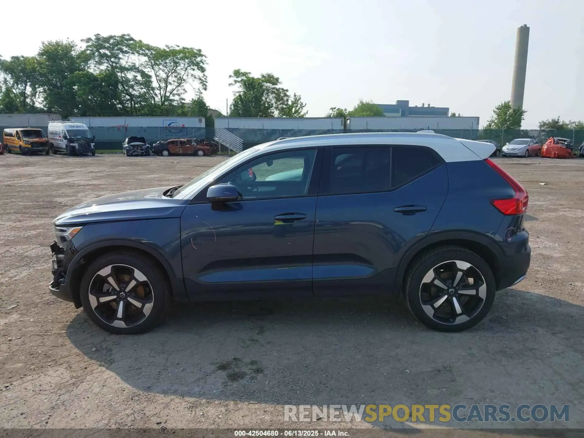 15 fotografías del automóvil dañado YV4162UK1M2464500 VOLVO XC40 2021