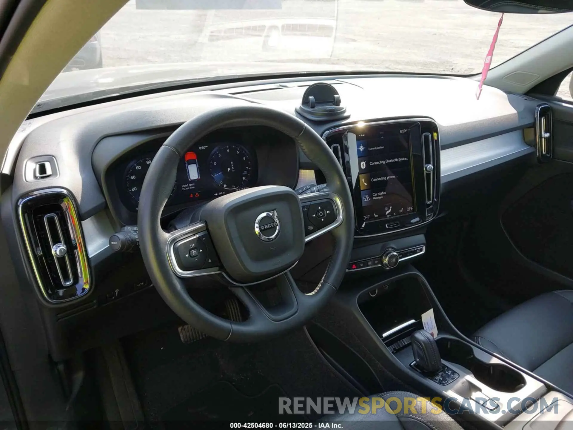 19 fotografías del automóvil dañado YV4162UK1M2464500 VOLVO XC40 2021