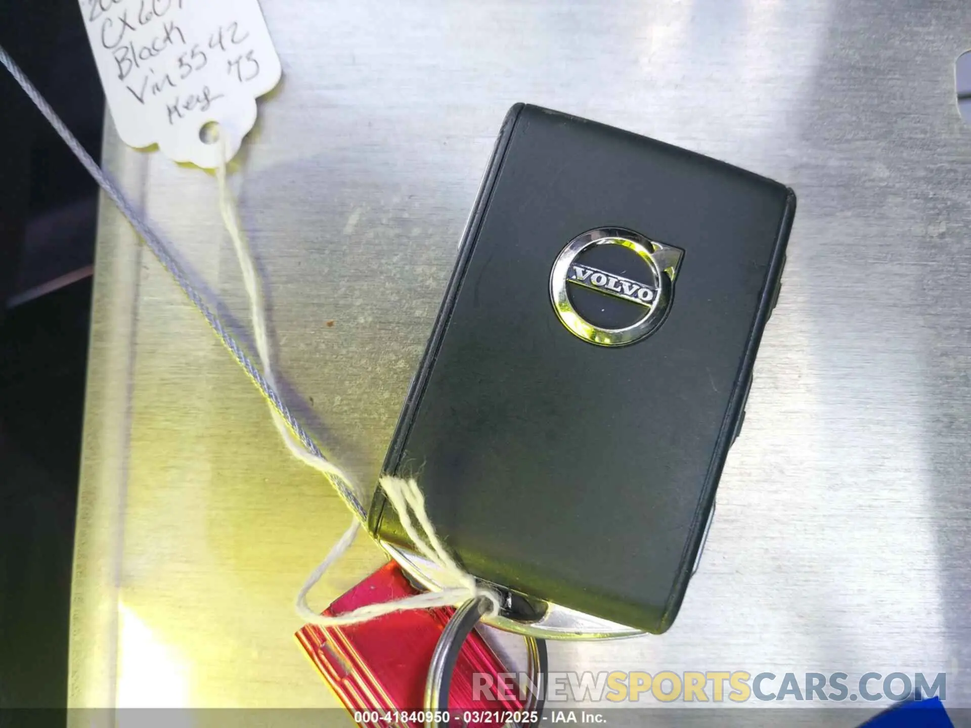 11 fotografías del automóvil dañado YV4162UK3M2415542 VOLVO XC40 2021