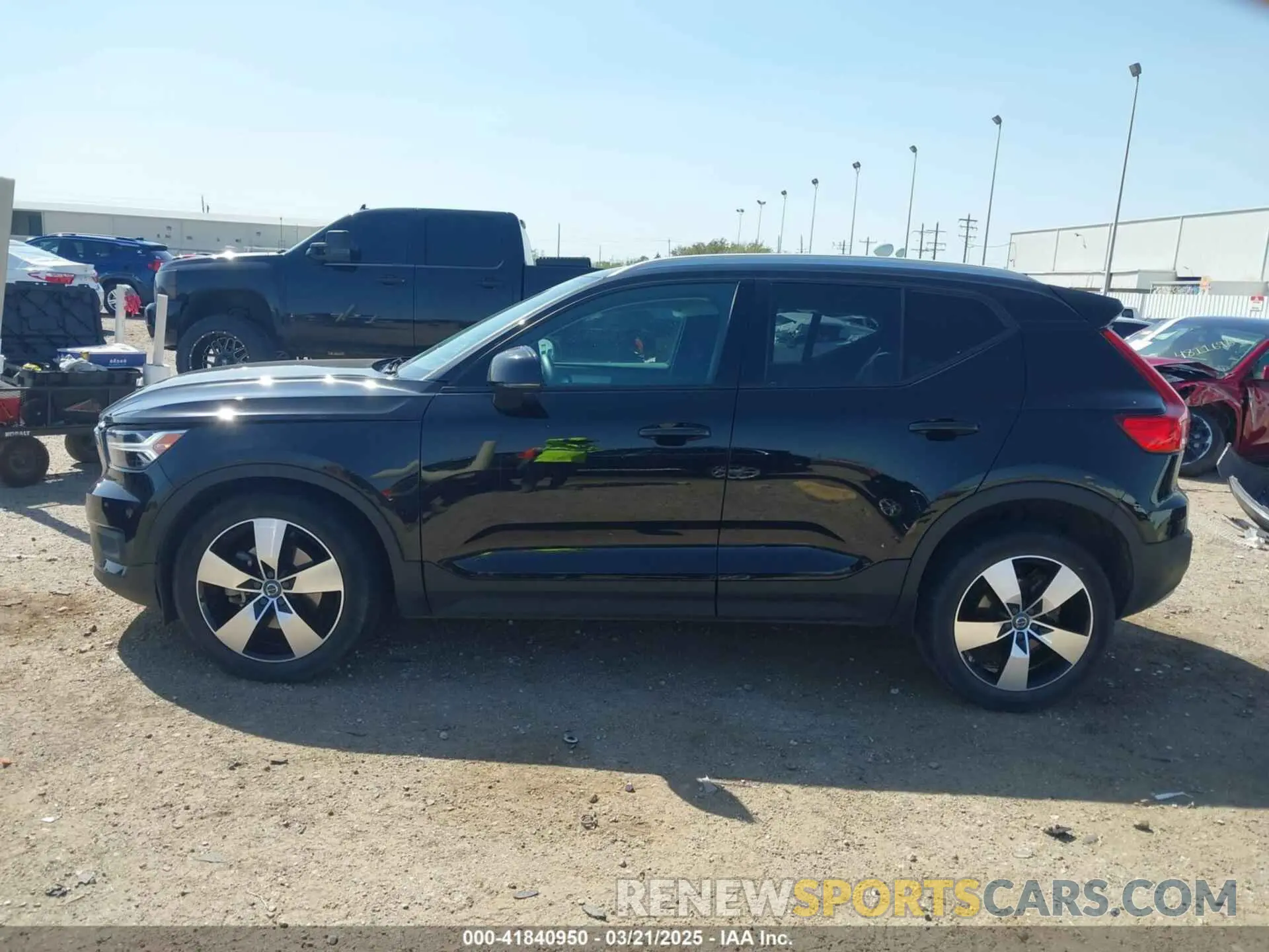 14 fotografías del automóvil dañado YV4162UK3M2415542 VOLVO XC40 2021