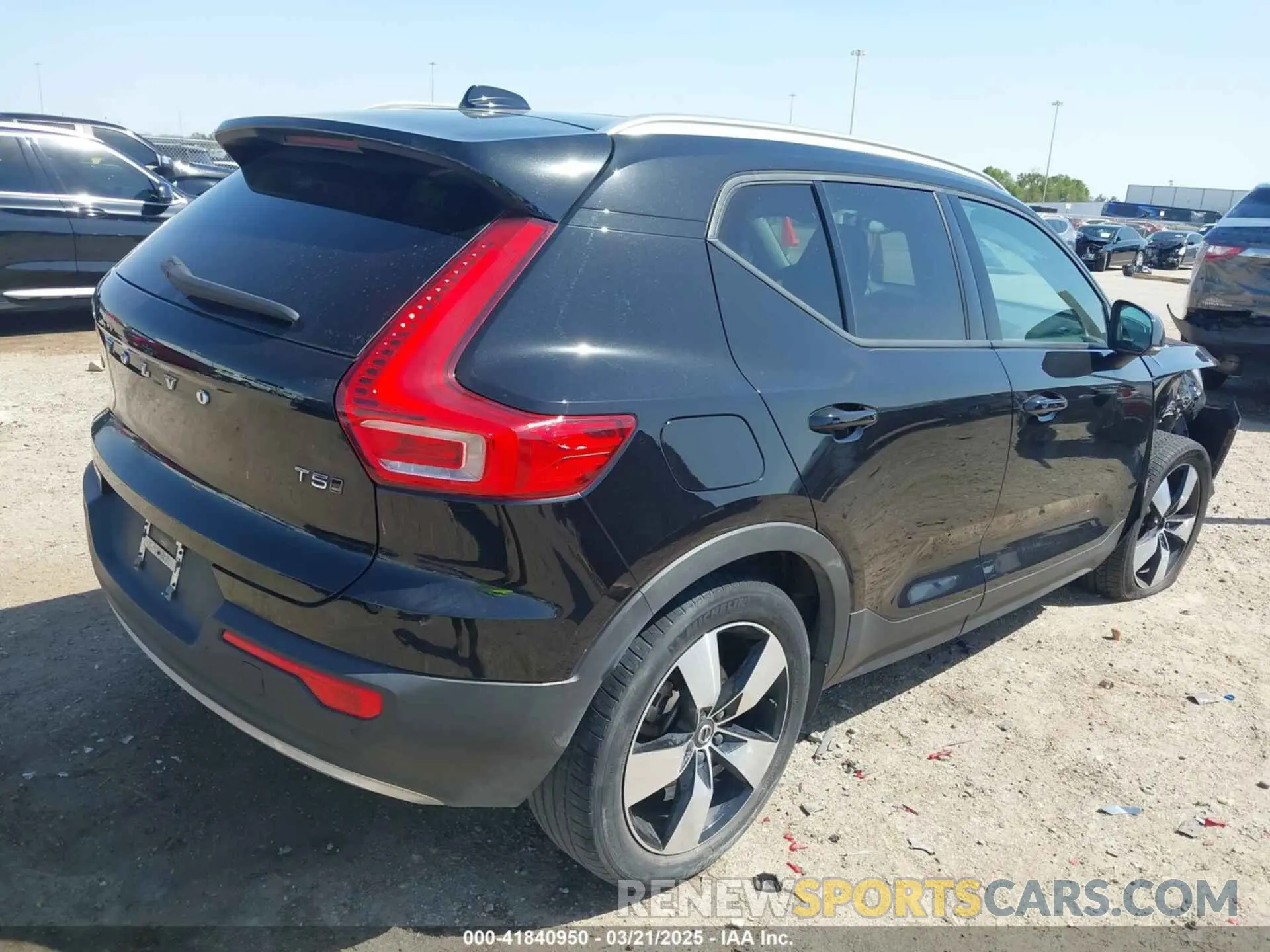 4 fotografías del automóvil dañado YV4162UK3M2415542 VOLVO XC40 2021