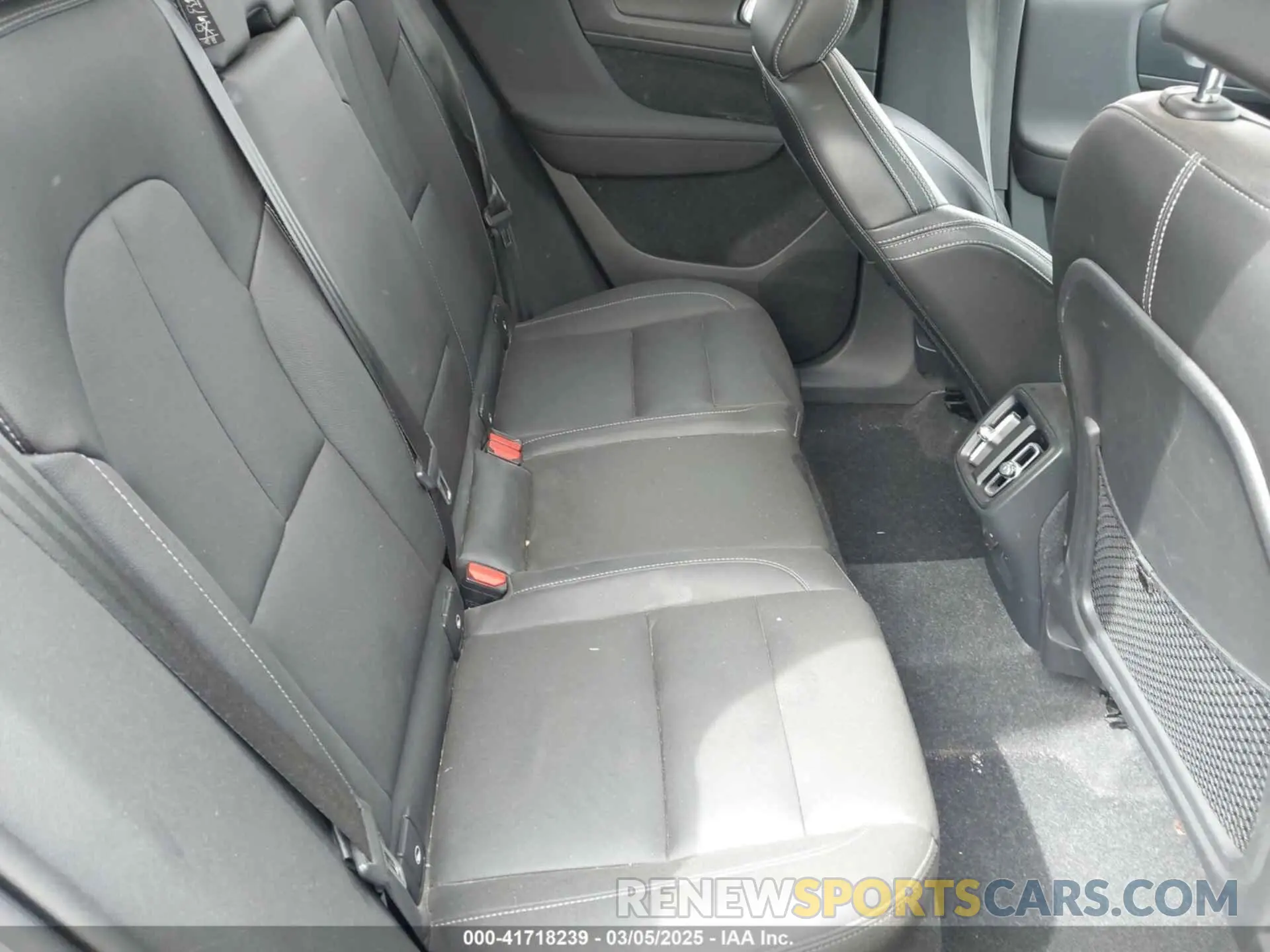 8 fotografías del automóvil dañado YV4162UK3M2473571 VOLVO XC40 2021