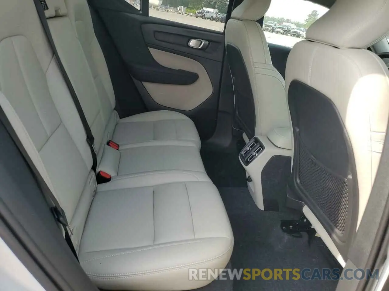 11 fotografías del automóvil dañado YV4162UK5M2439826 VOLVO XC40 2021