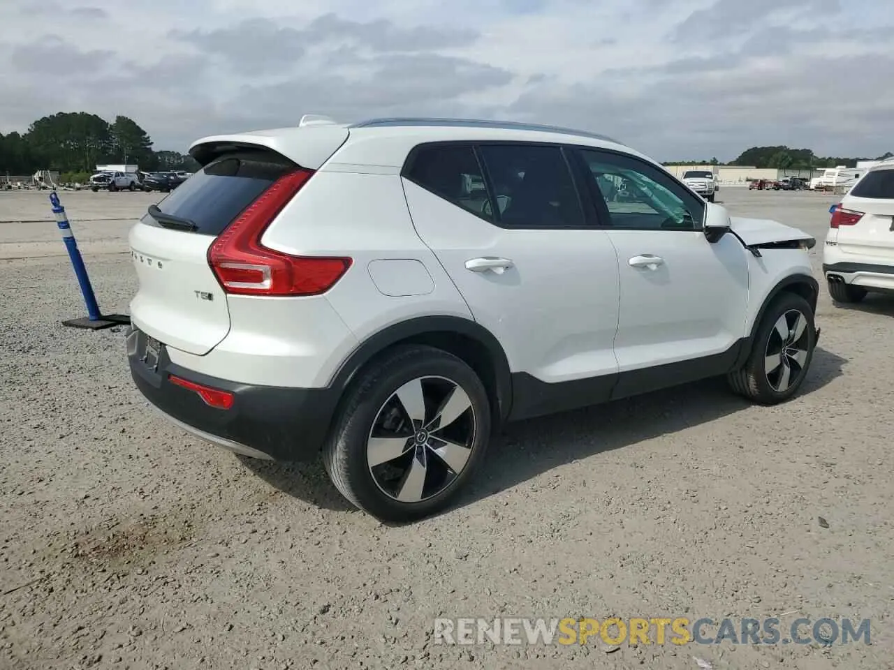 3 fotografías del automóvil dañado YV4162UK5M2439826 VOLVO XC40 2021