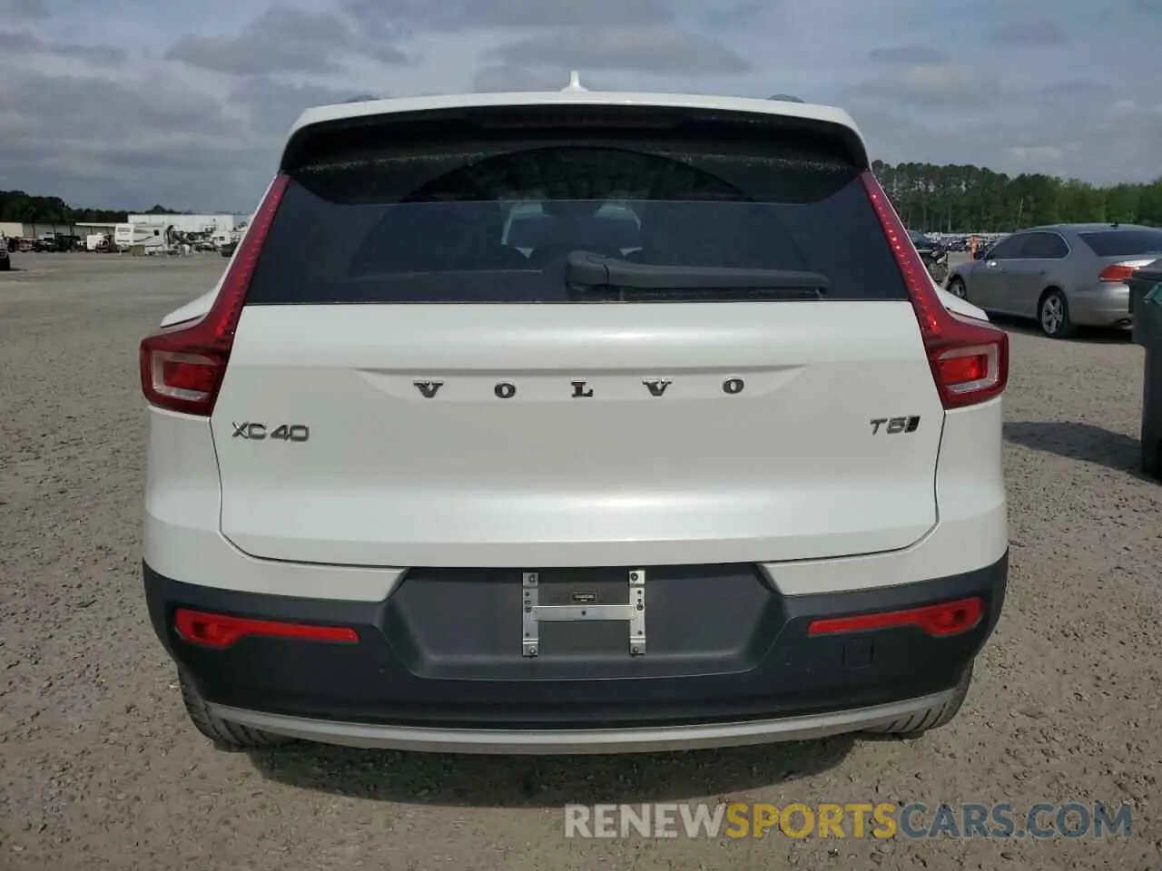 6 fotografías del automóvil dañado YV4162UK5M2439826 VOLVO XC40 2021