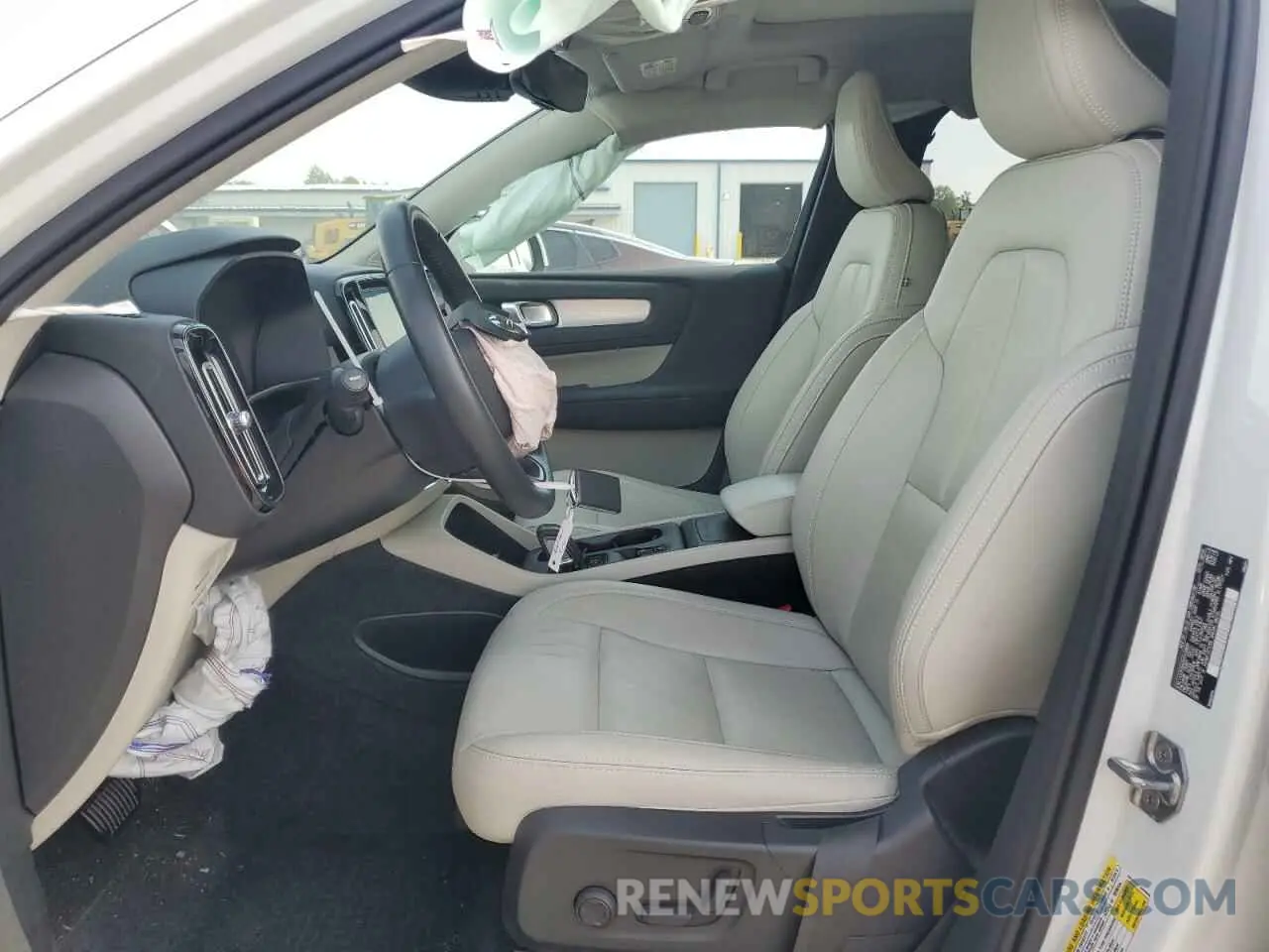 7 fotografías del automóvil dañado YV4162UK5M2439826 VOLVO XC40 2021