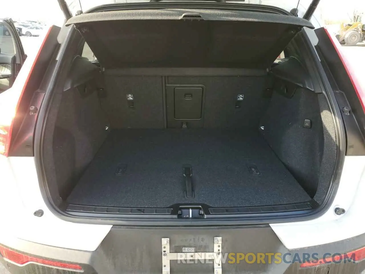 6 fotografías del automóvil dañado YV4162UK6M2603228 VOLVO XC40 2021