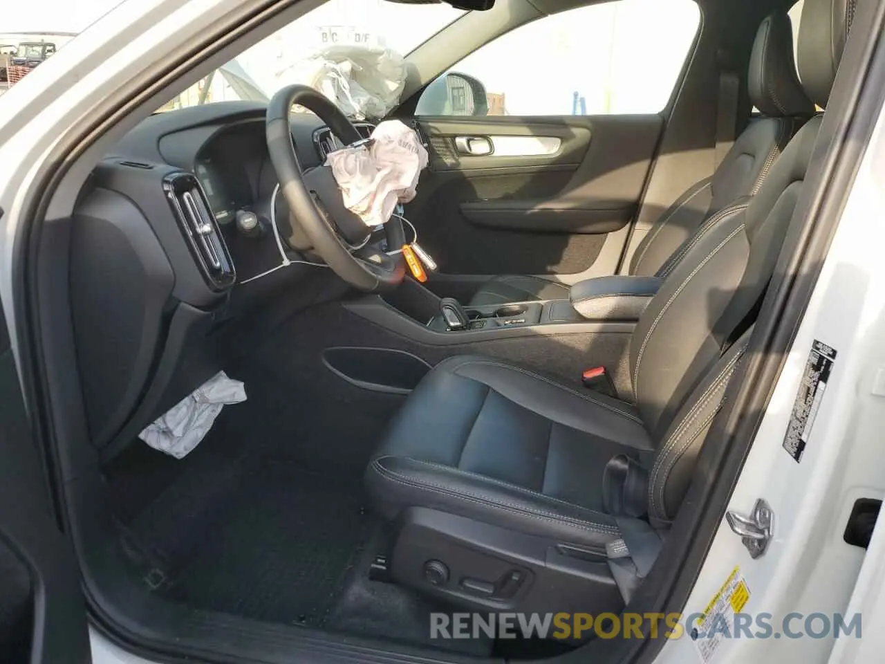 7 fotografías del automóvil dañado YV4162UK6M2603228 VOLVO XC40 2021