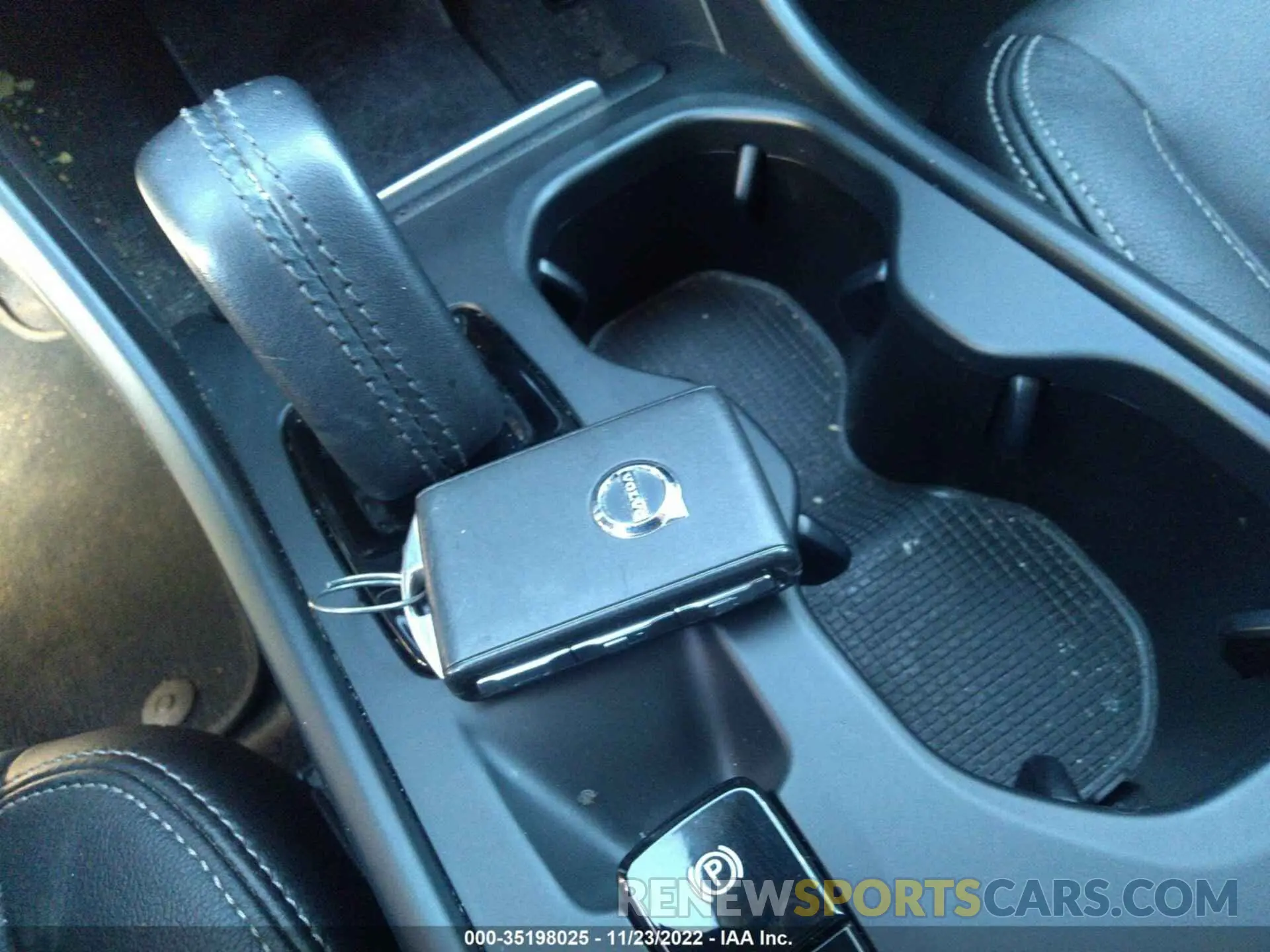 11 fotografías del automóvil dañado YV4162UK7M2601164 VOLVO XC40 2021