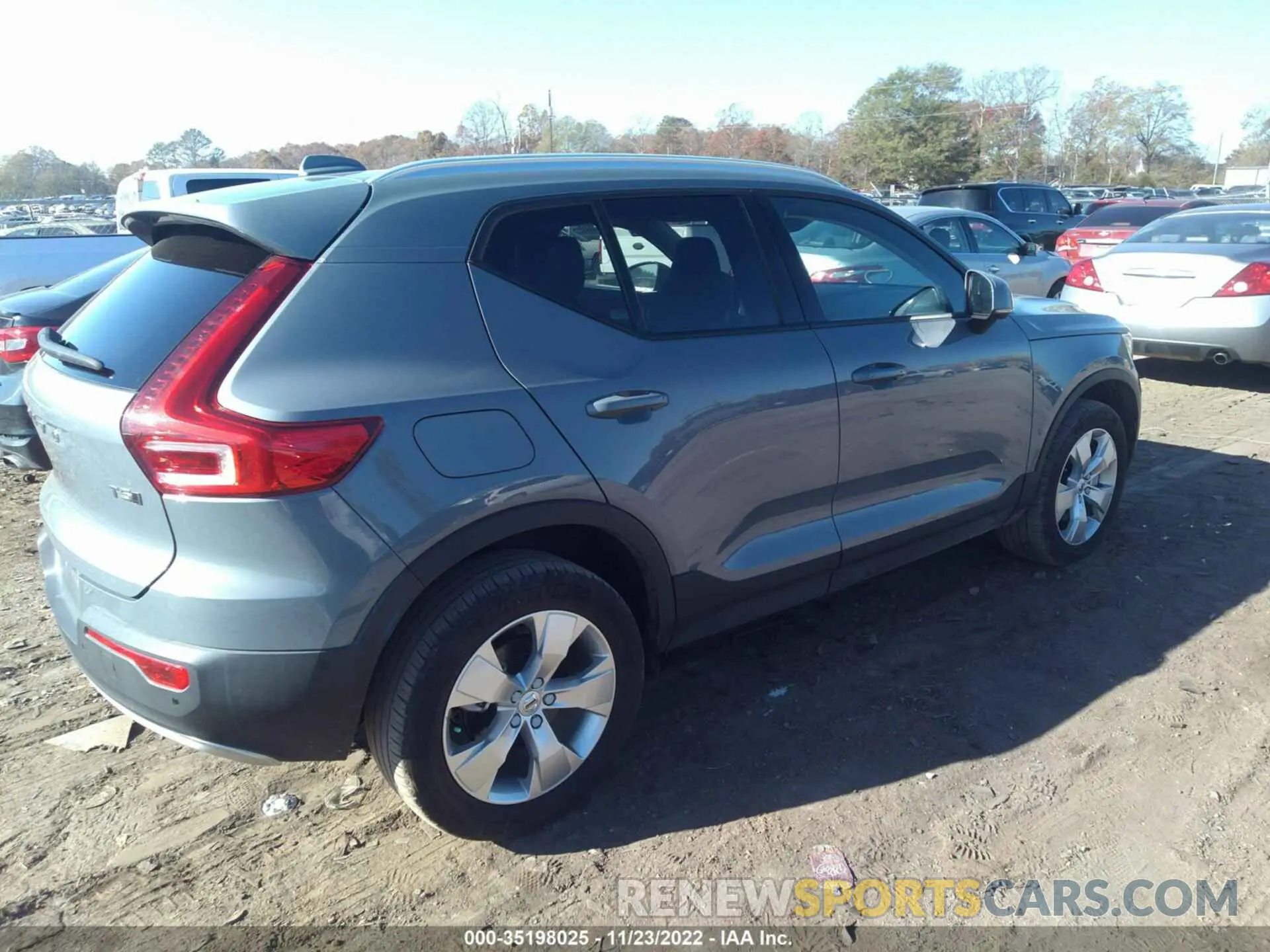 4 fotografías del automóvil dañado YV4162UK7M2601164 VOLVO XC40 2021