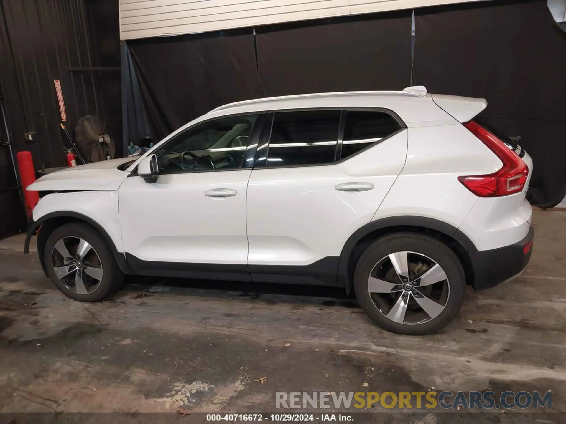 15 fotografías del automóvil dañado YV4162UK8M2433115 VOLVO XC40 2021