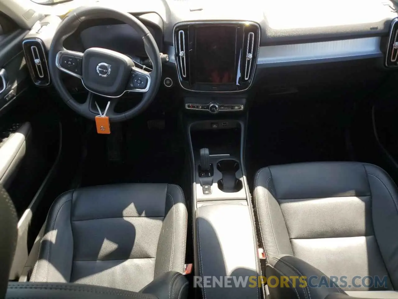 8 fotografías del automóvil dañado YV4162UK9M2509361 VOLVO XC40 2021