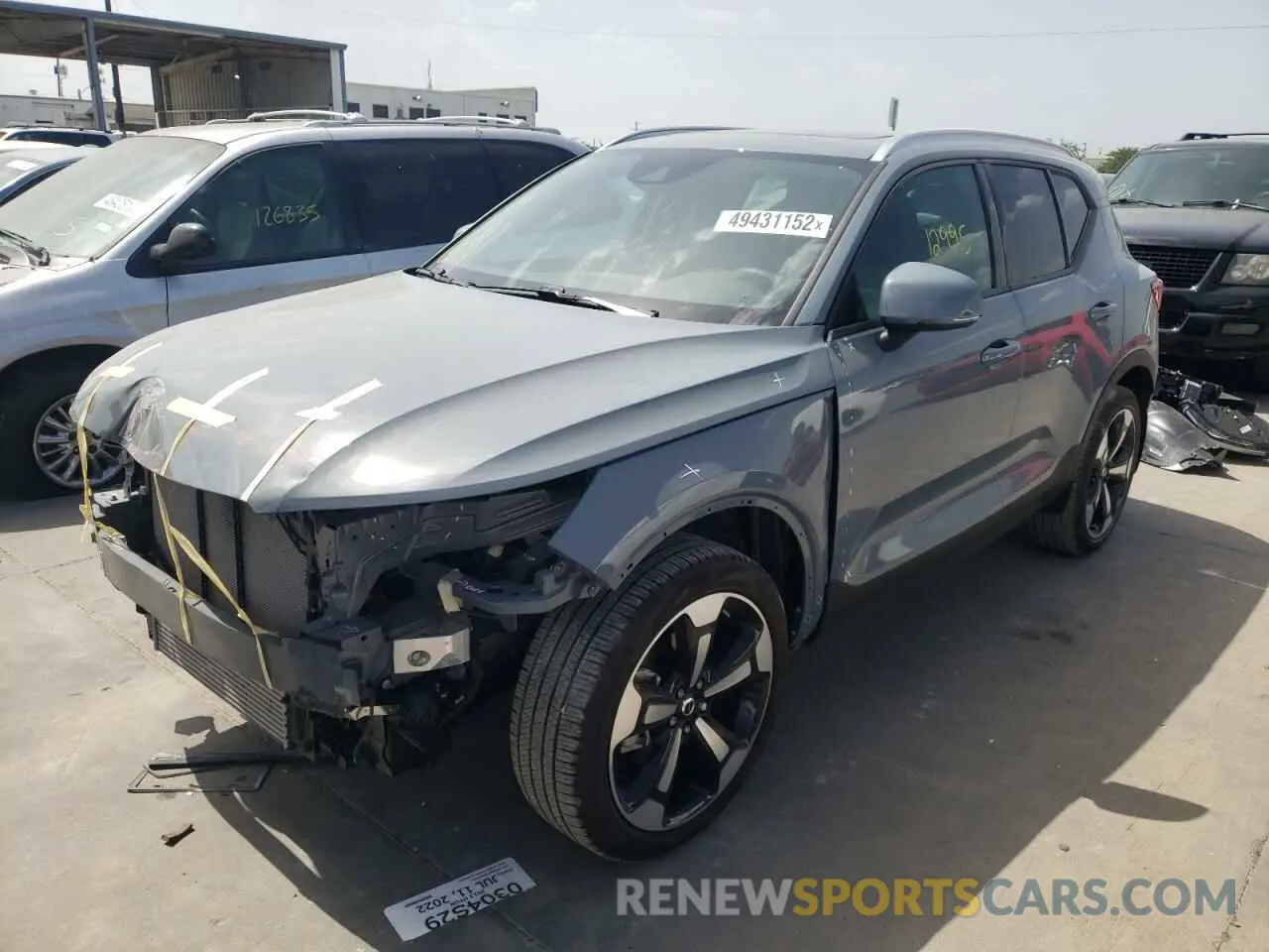 2 fotografías del automóvil dañado YV4162UKXM2446805 VOLVO XC40 2021