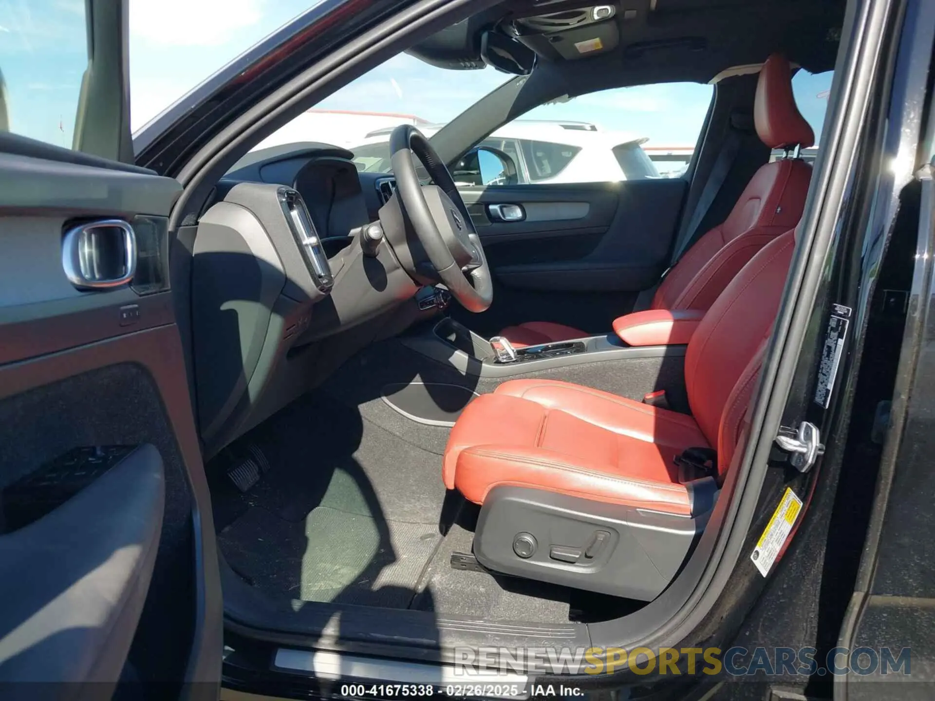 5 fotografías del automóvil dañado YV4162UL5M2569999 VOLVO XC40 2021