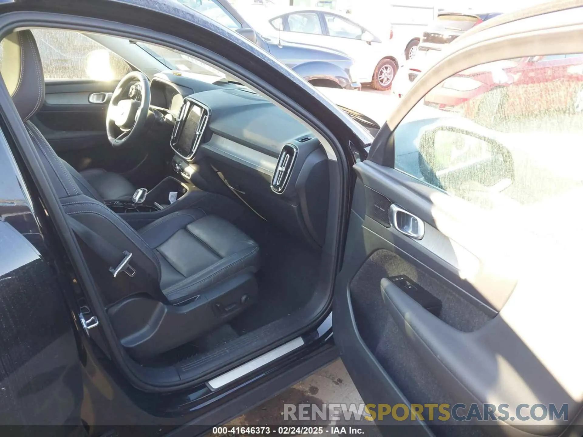 5 fotografías del automóvil dañado YV4162UL6M2510721 VOLVO XC40 2021