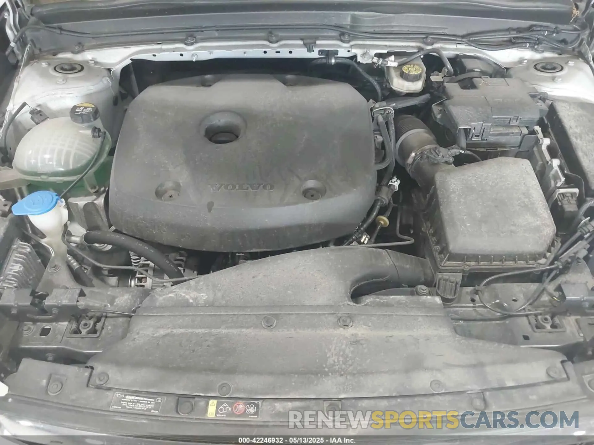 10 fotografías del automóvil dañado YV4162UL7M2432305 VOLVO XC40 2021