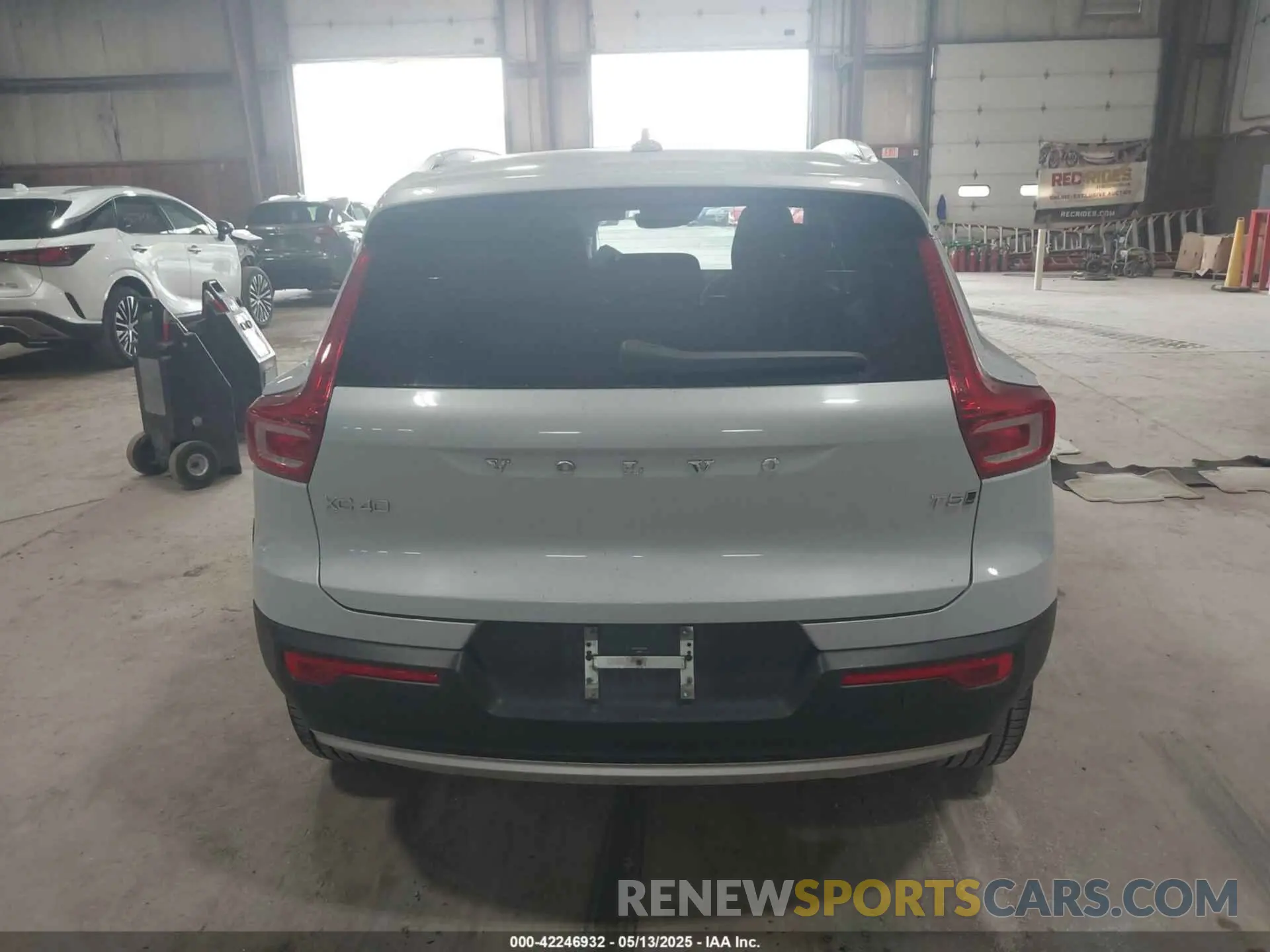 16 fotografías del automóvil dañado YV4162UL7M2432305 VOLVO XC40 2021