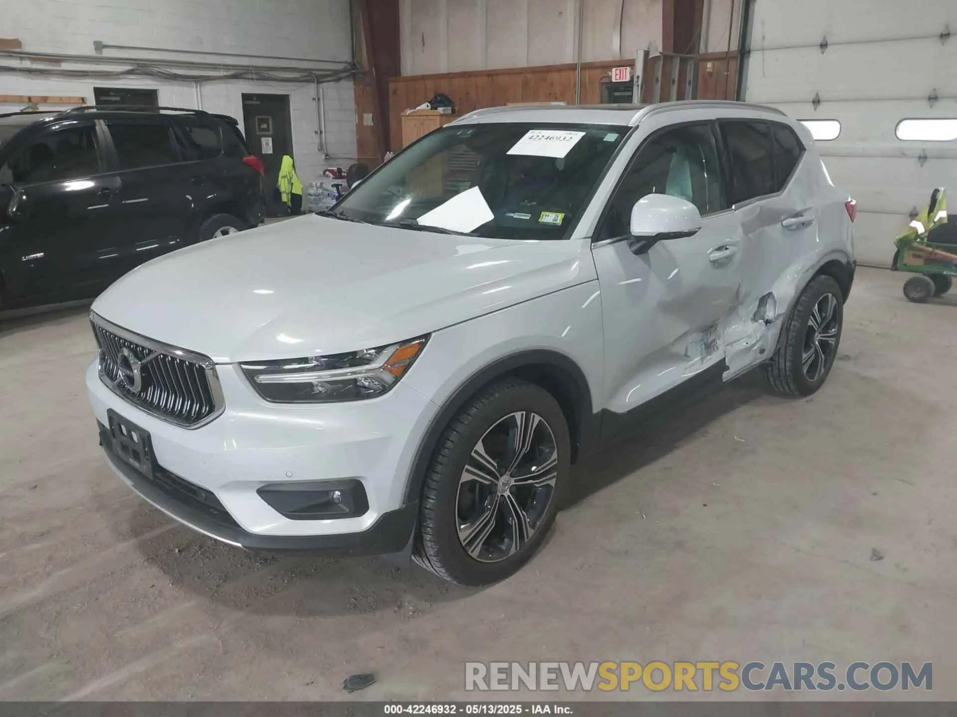2 fotografías del automóvil dañado YV4162UL7M2432305 VOLVO XC40 2021
