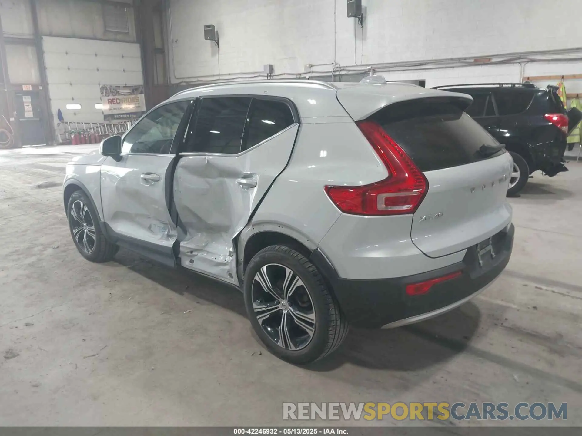 3 fotografías del automóvil dañado YV4162UL7M2432305 VOLVO XC40 2021