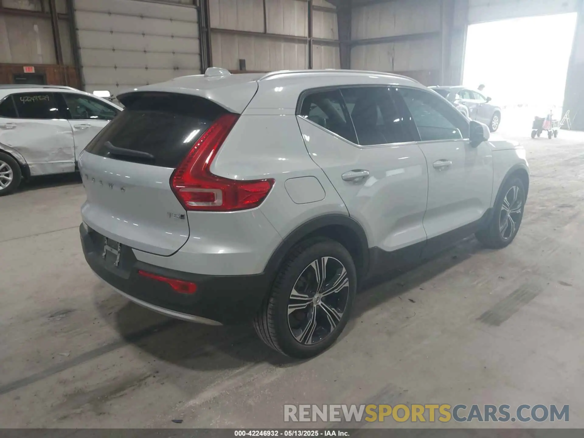 4 fotografías del automóvil dañado YV4162UL7M2432305 VOLVO XC40 2021